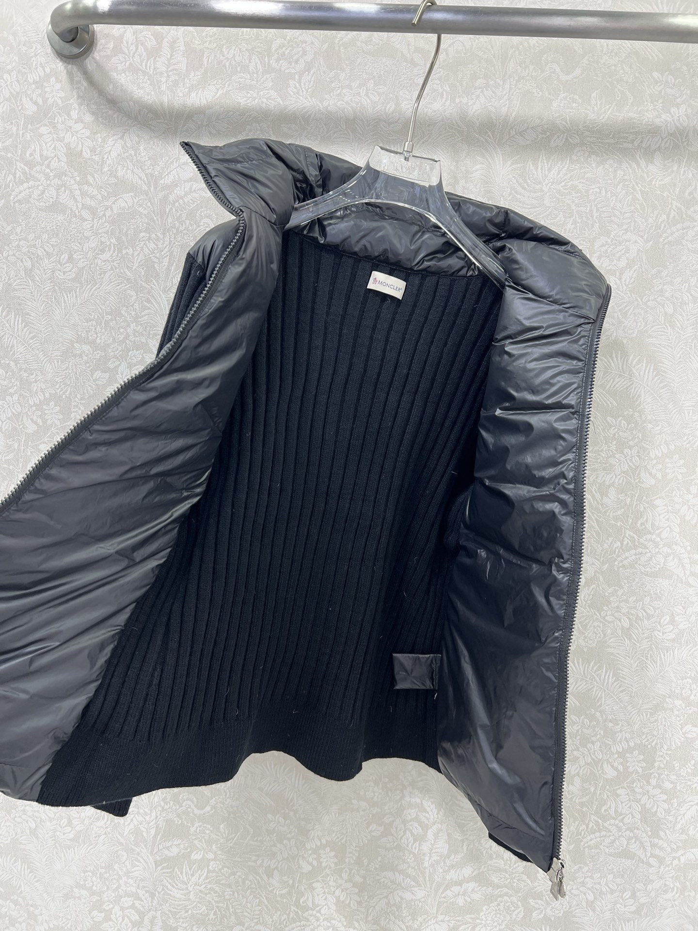 Moncler Single-Size Female Suit with Dust-Proof Bag: Innovative Design, High-Grade Materials - 图片 6