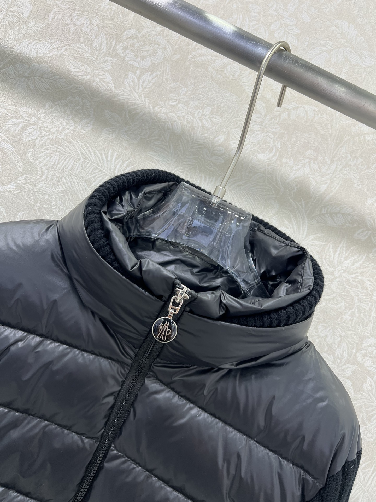Moncler Single-Size Female Suit with Dust-Proof Bag: Innovative Design, High-Grade Materials - 图片 2