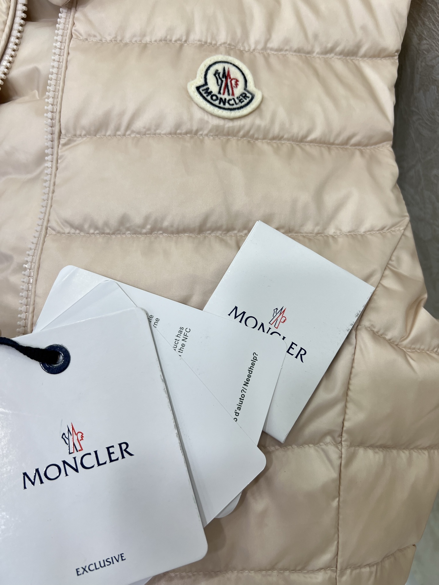 🔥🔥Moncler 25新款女式羽绒服马甲 温度与风度的完美平衡 90%珍稀鹅绒填充 零下无畏，轻盈锁温