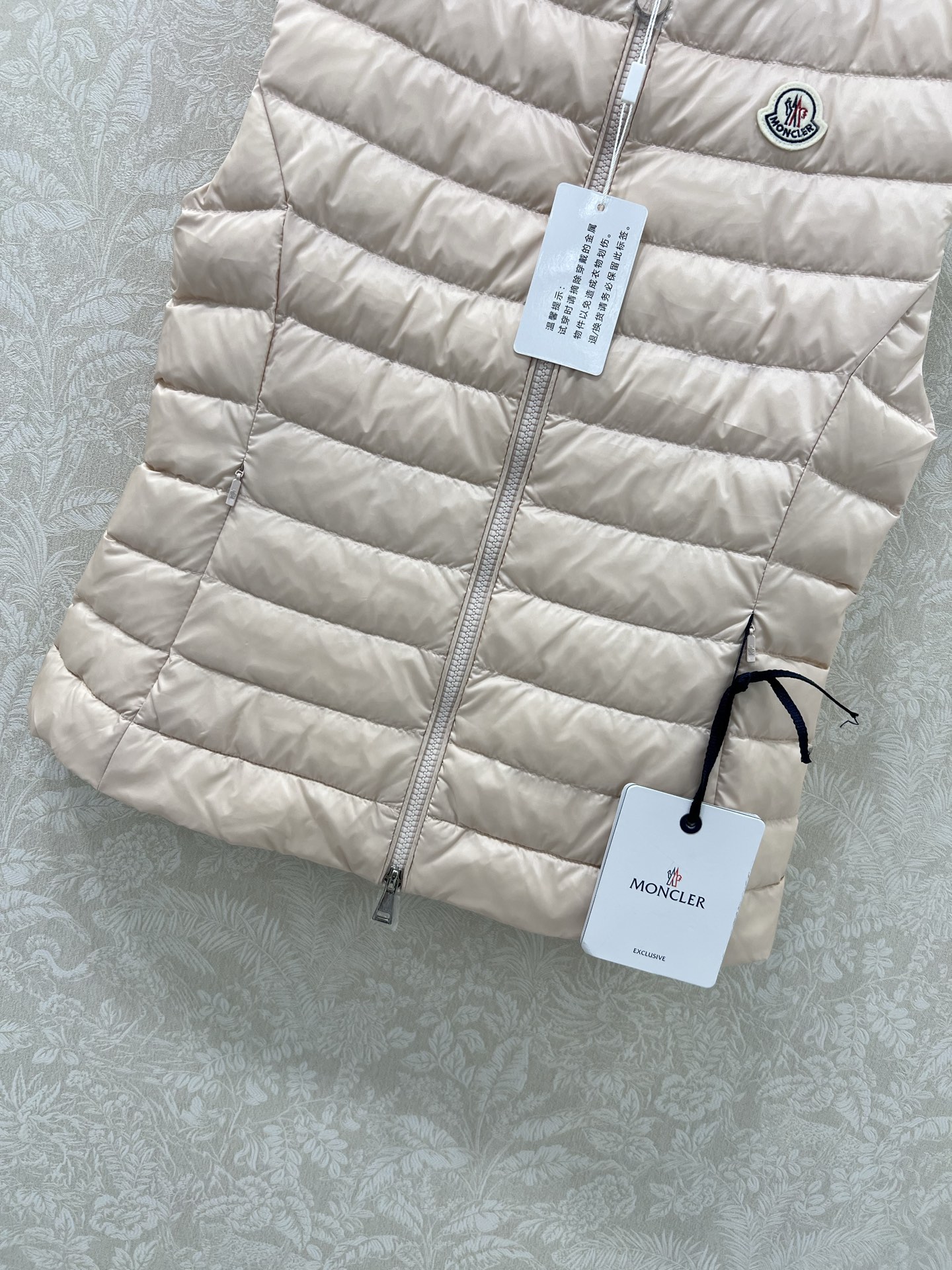 🔥🔥Moncler 25新款女式羽绒服马甲 温度与风度的完美平衡 90%珍稀鹅绒填充 零下无畏，轻盈锁温