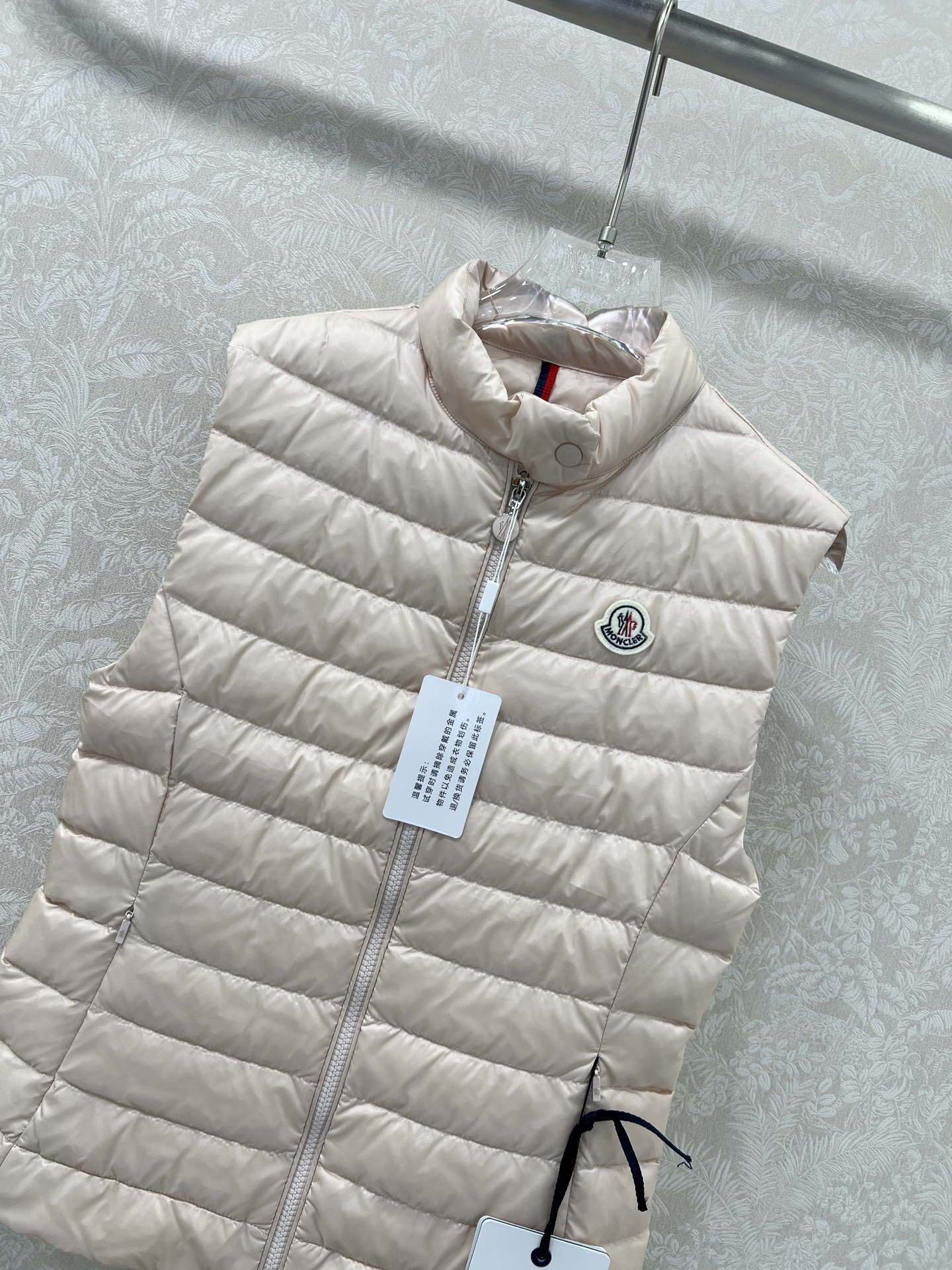 🔥🔥Moncler 25新款女式羽绒服马甲 温度与风度的完美平衡 90%珍稀鹅绒填充 零下无畏，轻盈锁温