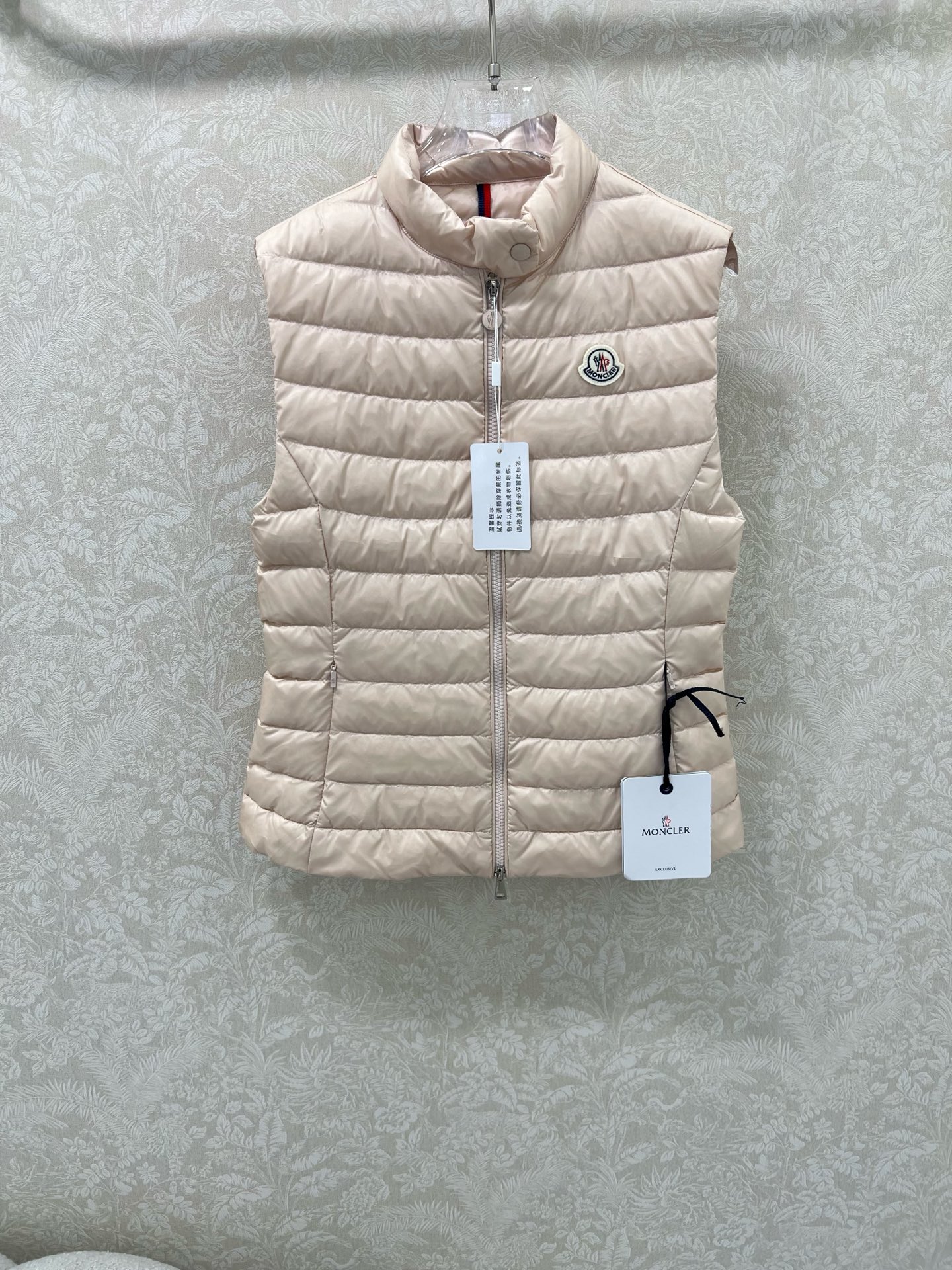 🔥🔥Moncler 25新款女式羽绒服马甲 温度与风度的完美平衡 90%珍稀鹅绒填充 零下无畏，轻盈锁温