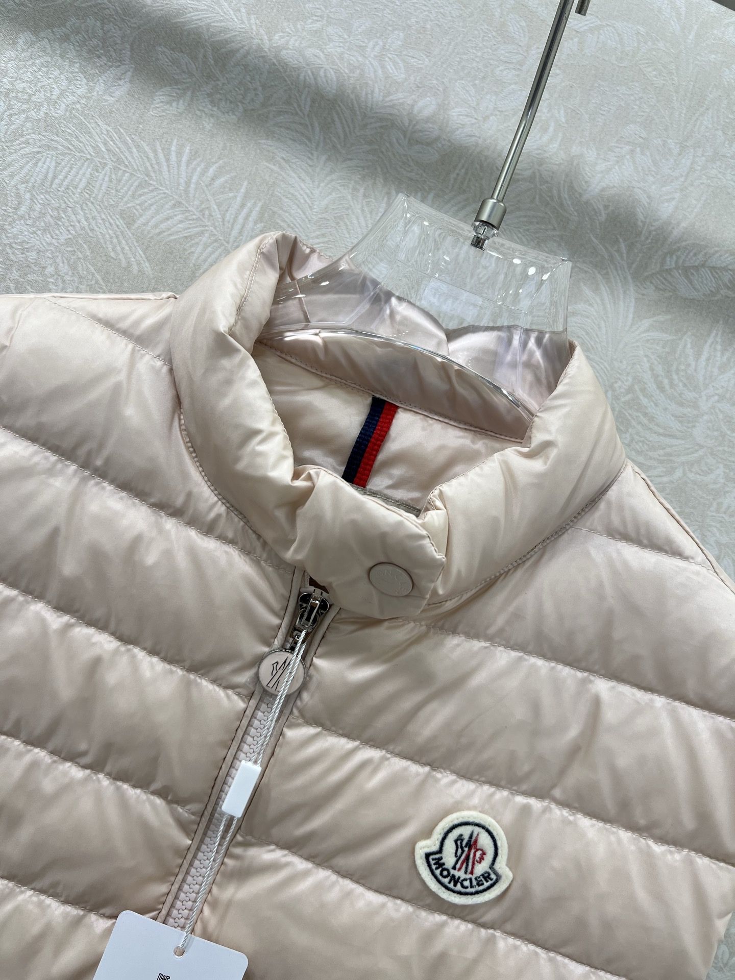 🔥🔥Moncler 25新款女式羽绒服马甲 温度与风度的完美平衡 90%珍稀鹅绒填充 零下无畏，轻盈锁温