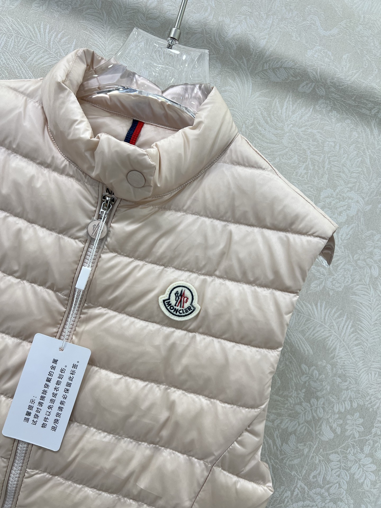 🔥🔥Moncler 25新款女式羽绒服马甲 温度与风度的完美平衡 90%珍稀鹅绒填充 零下无畏，轻盈锁温