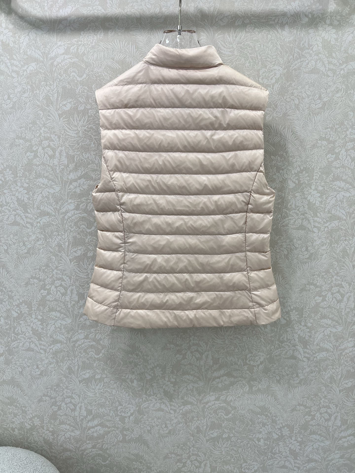🔥🔥Moncler 25新款女式羽绒服马甲 温度与风度的完美平衡 90%珍稀鹅绒填充 零下无畏，轻盈锁温