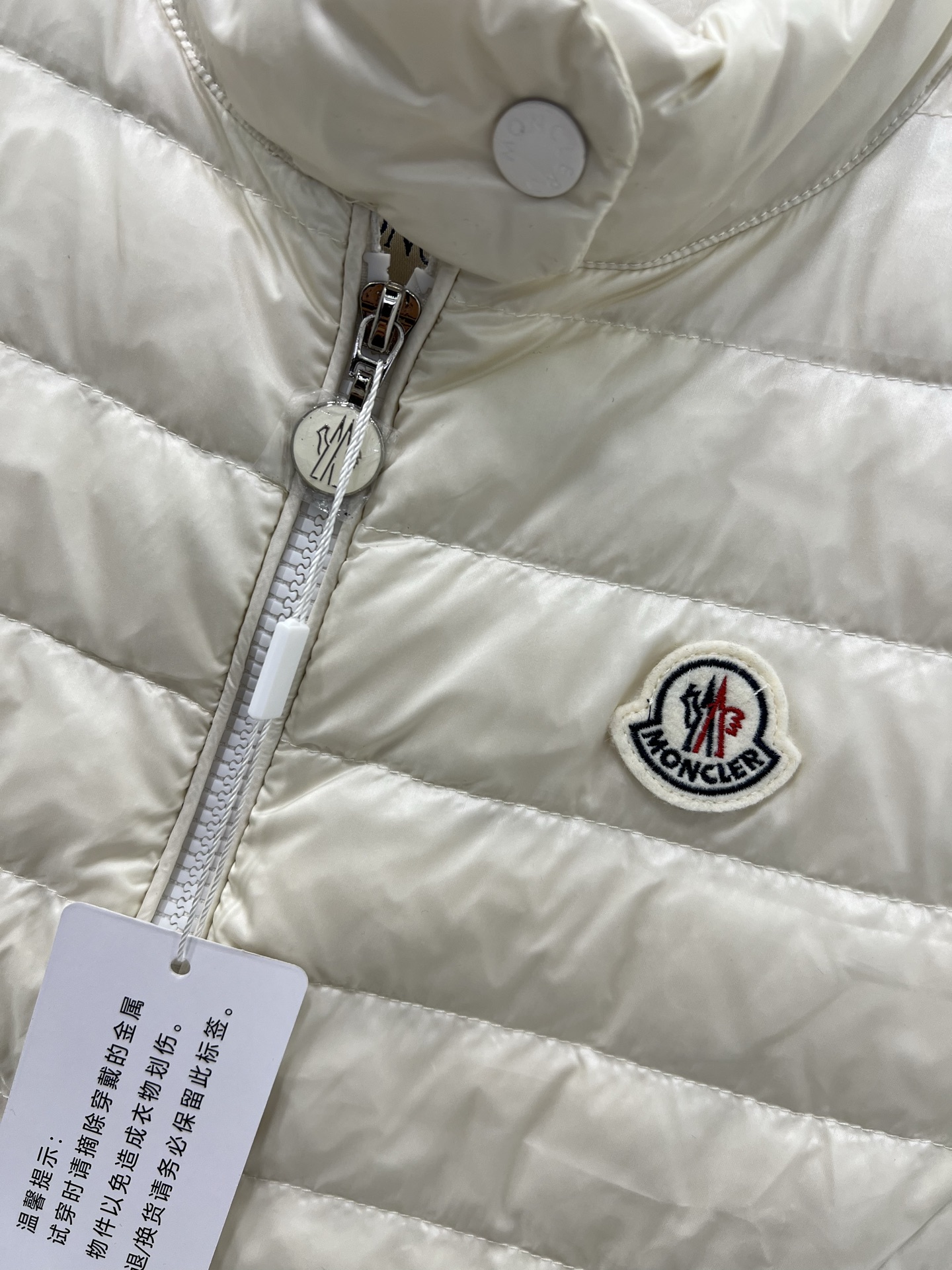 🔥🔥Moncler 25新款女式羽绒服马甲 温度与风度的完美平衡 90%珍稀鹅绒填充 零下无畏，轻盈锁温