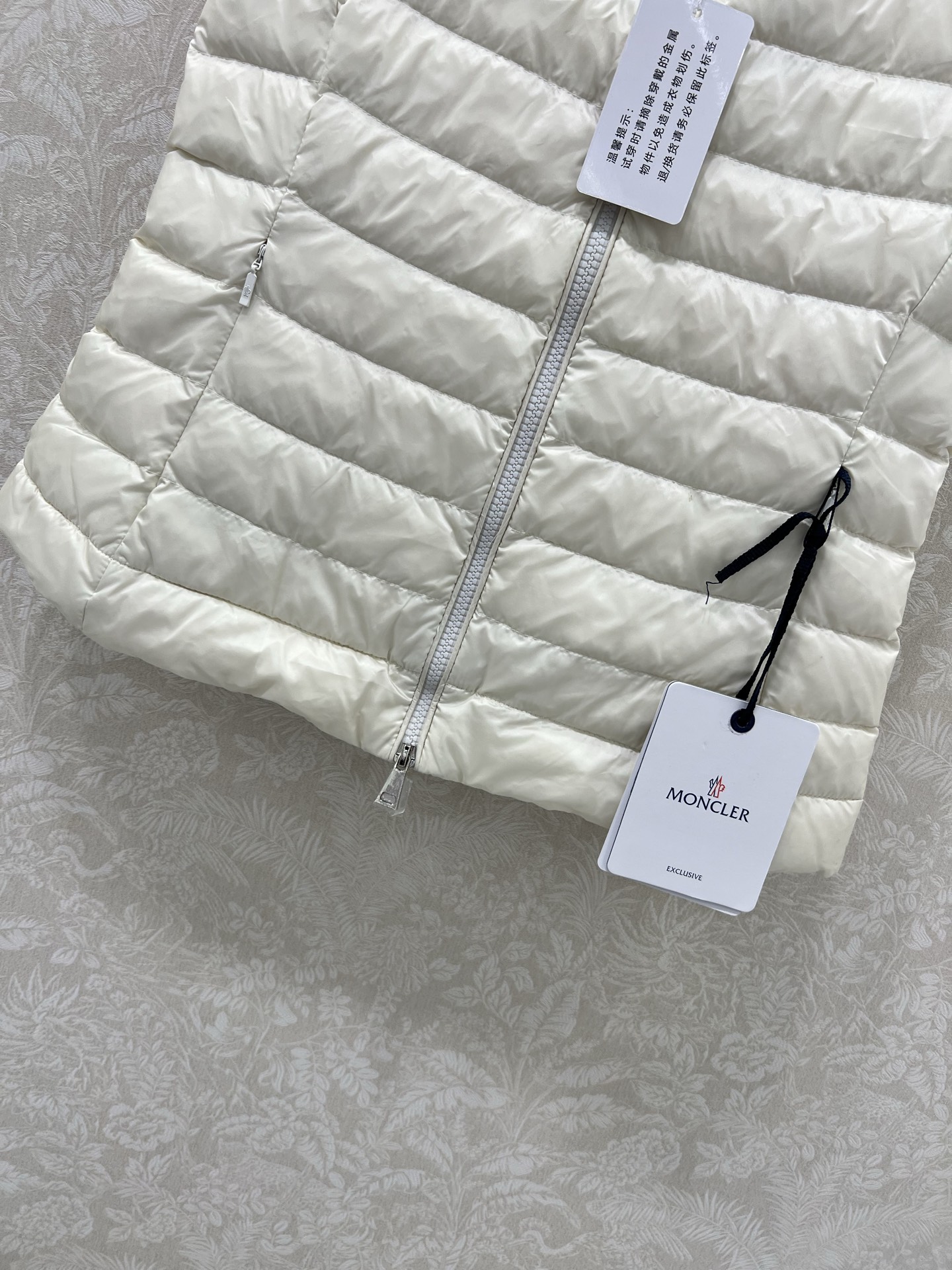 🔥🔥Moncler 25新款女式羽绒服马甲 温度与风度的完美平衡 90%珍稀鹅绒填充 零下无畏，轻盈锁温