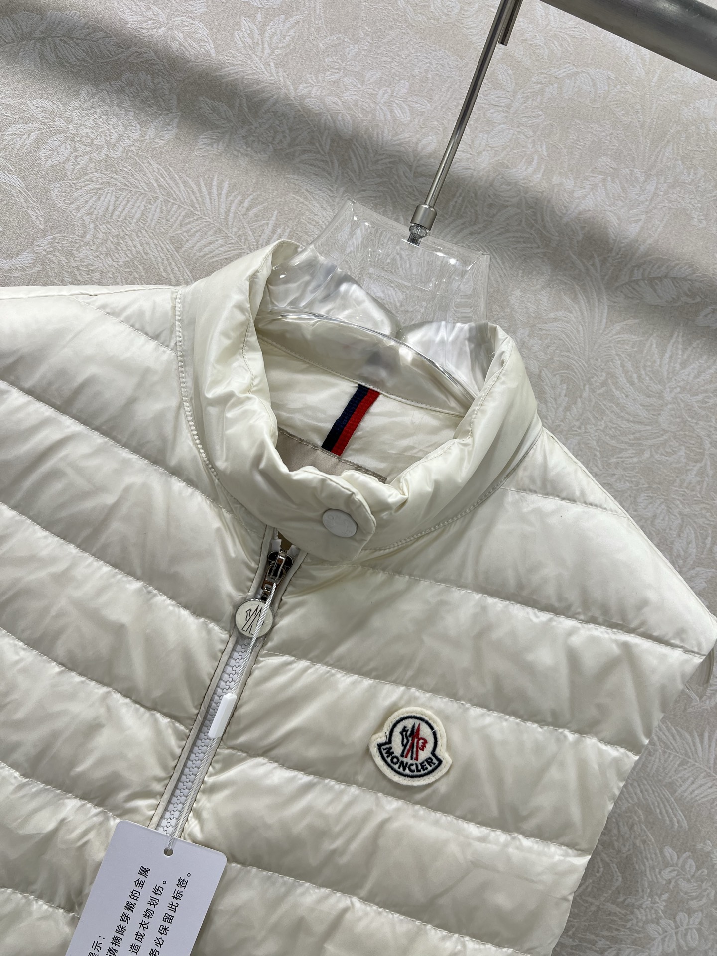 🔥🔥Moncler 25新款女式羽绒服马甲 温度与风度的完美平衡 90%珍稀鹅绒填充 零下无畏，轻盈锁温