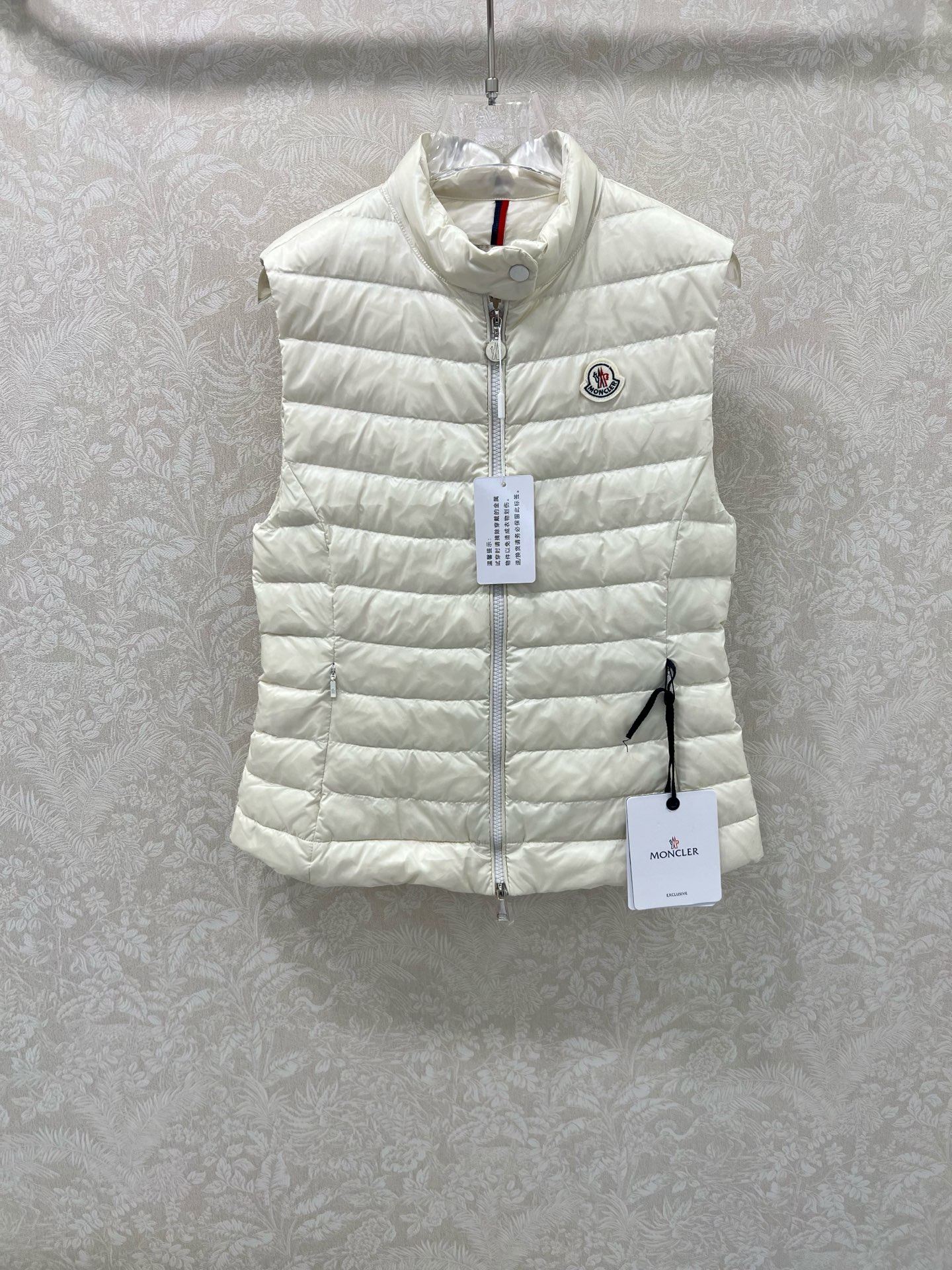 🔥🔥Moncler 25新款女式羽绒服马甲 温度与风度的完美平衡 90%珍稀鹅绒填充 零下无畏，轻盈锁温