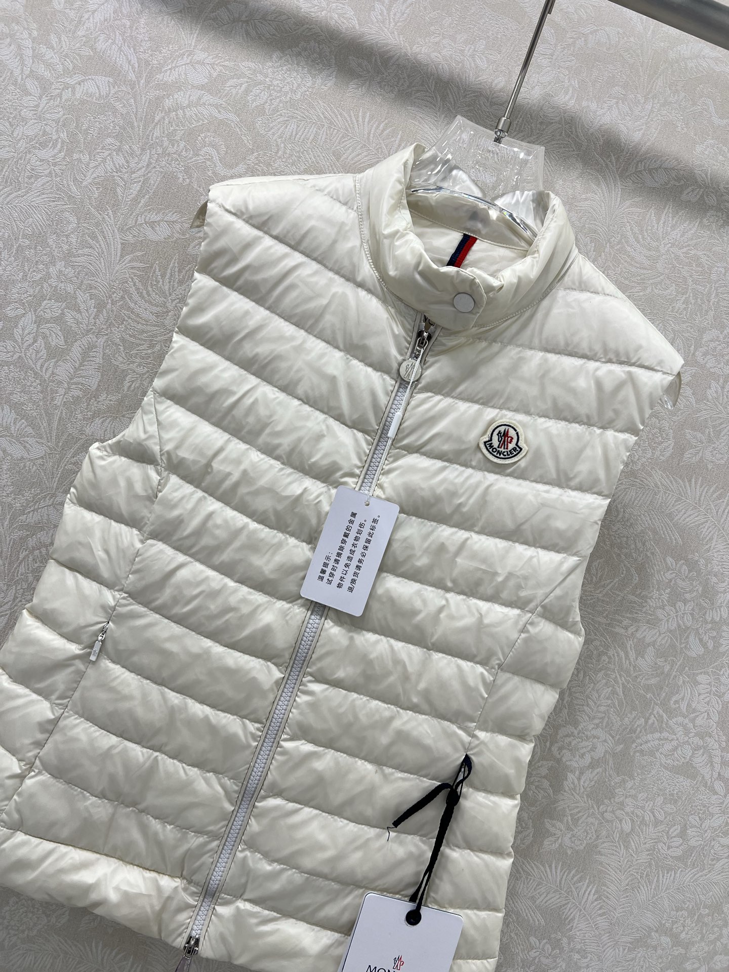 🔥🔥Moncler 25新款女式羽绒服马甲 温度与风度的完美平衡 90%珍稀鹅绒填充 零下无畏，轻盈锁温