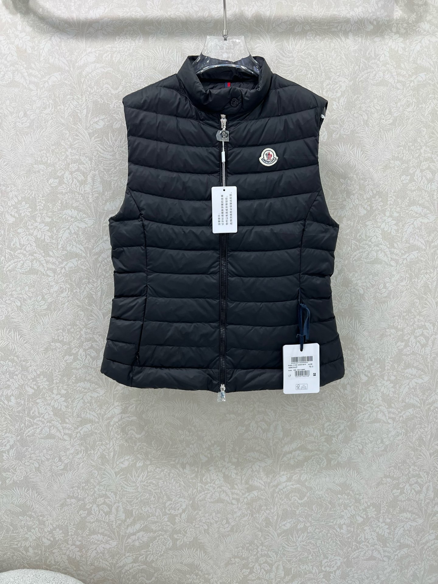 🔥🔥Moncler 25新款女式羽绒服马甲 温度与风度的完美平衡 90%珍稀鹅绒填充 零下无畏，轻盈锁温