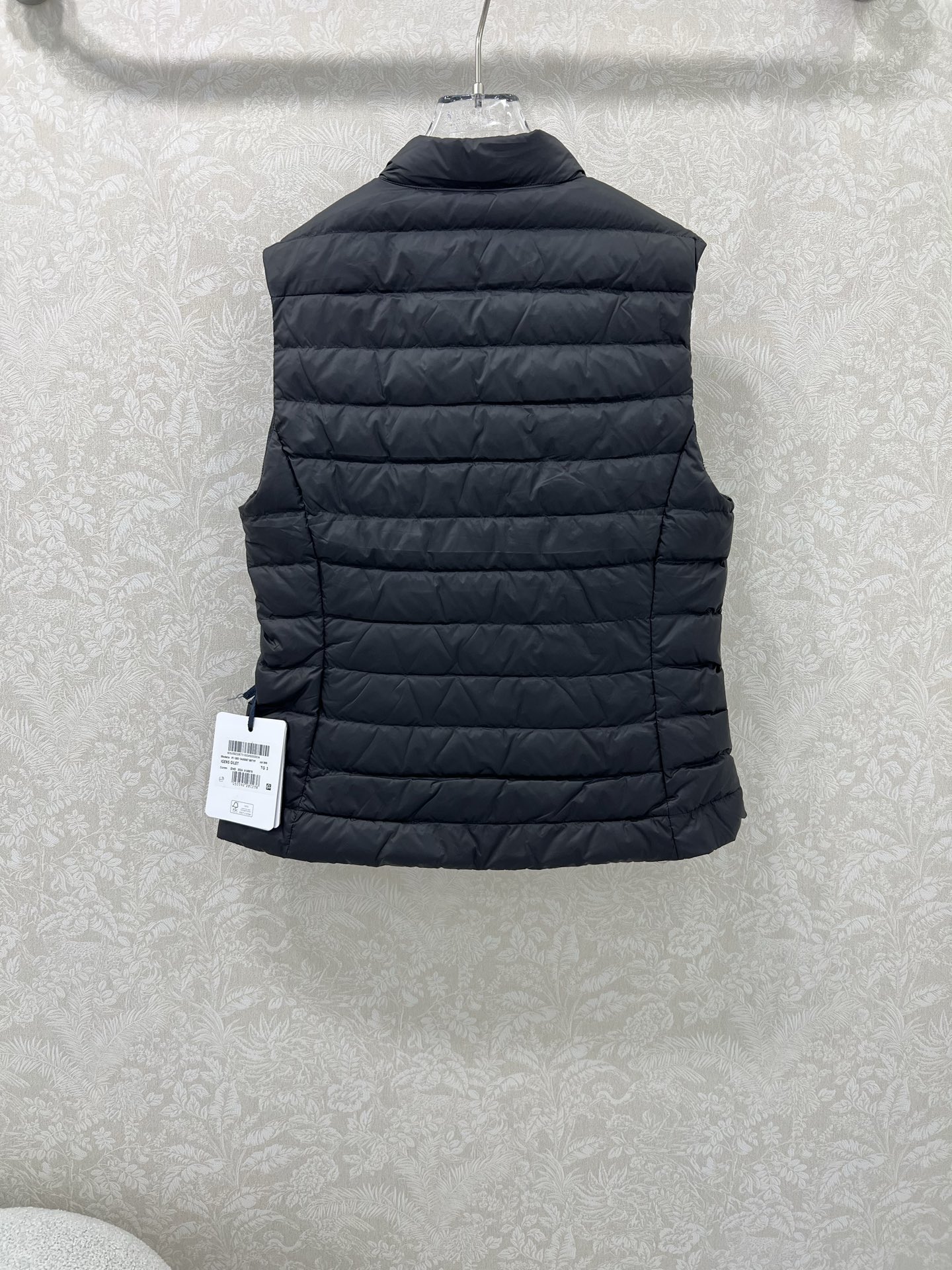 🔥🔥Moncler 25新款女式羽绒服马甲 温度与风度的完美平衡 90%珍稀鹅绒填充 零下无畏，轻盈锁温