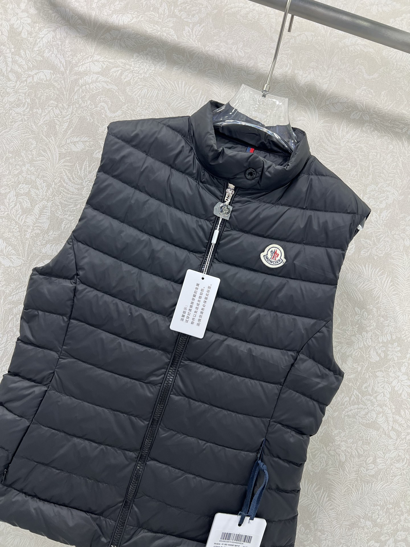 🔥🔥Moncler 25新款女式羽绒服马甲 温度与风度的完美平衡 90%珍稀鹅绒填充 零下无畏，轻盈锁温