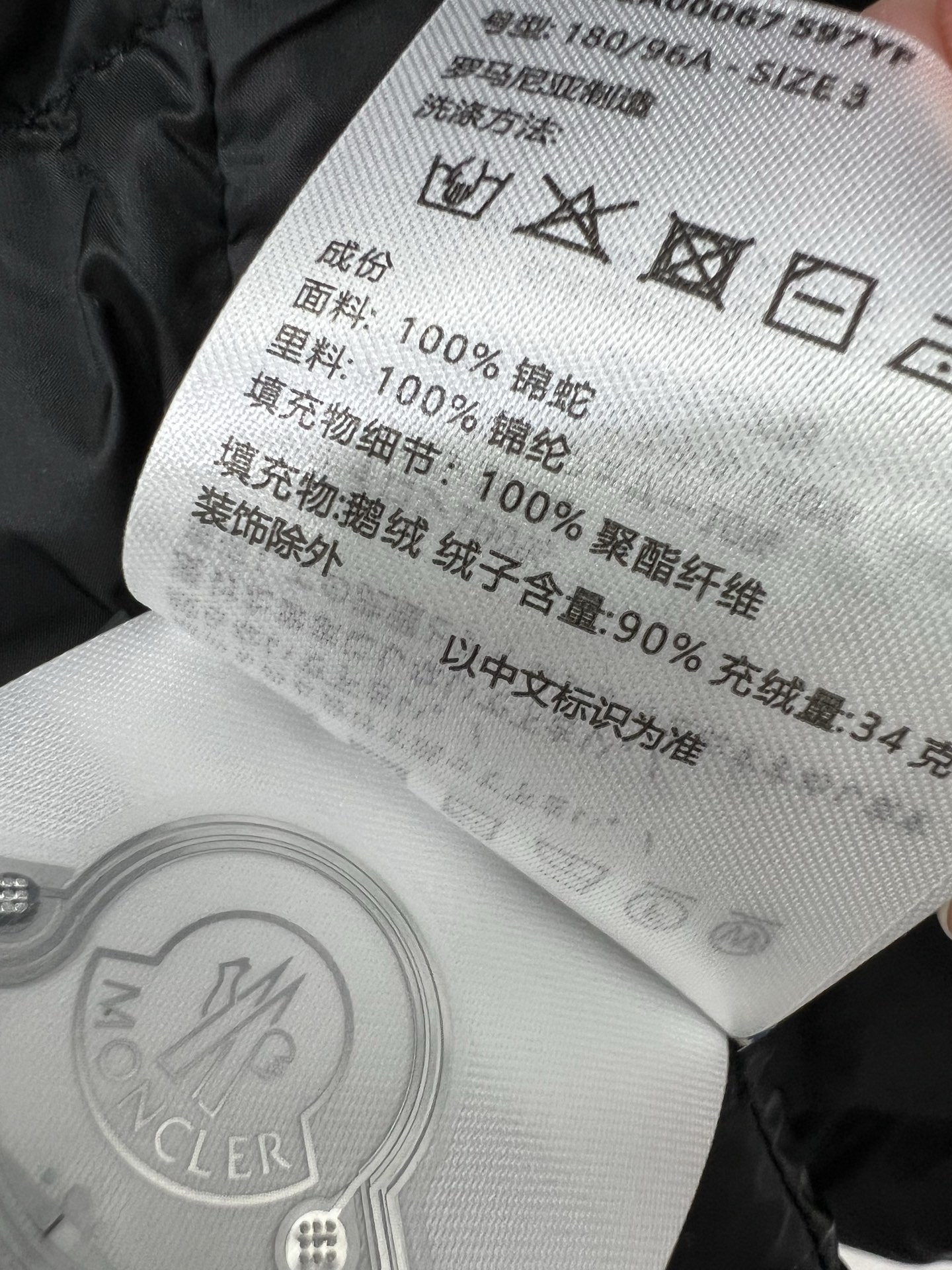 🔥🔥Moncler 25新款女式羽绒服马甲 温度与风度的完美平衡 90%珍稀鹅绒填充 零下无畏，轻盈锁温
