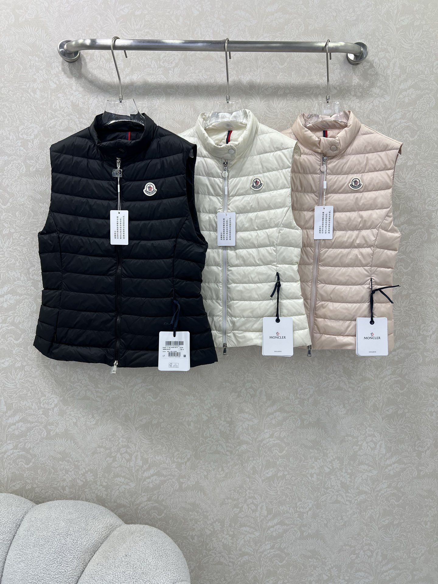 🔥🔥Moncler 25新款女式羽绒服马甲 温度与风度的完美平衡 90%珍稀鹅绒填充 零下无畏，轻盈锁温