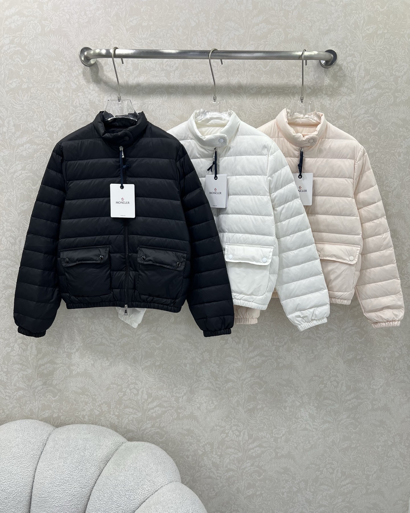 🔥🔥MONCL*R 蒙/口 25新款面包羽绒服 经典前大口袋设计 袖子品牌袖标 原版定制记忆丝质感超赞 