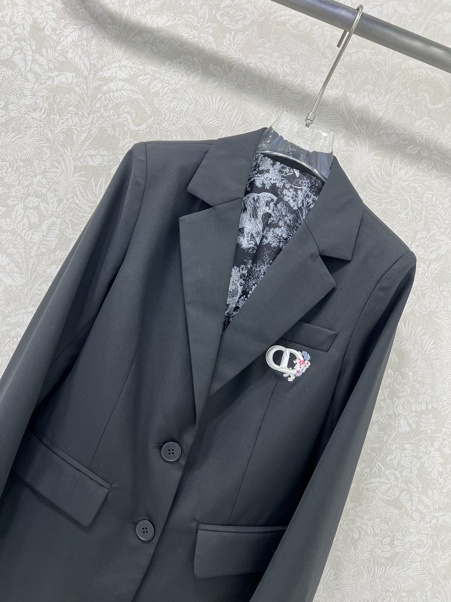 🔥🔥DIO*25新款西装外套 西服面料挺度质感都在线 胸前彩线logo刺绣 内衬经典动物老虎印花 定制五