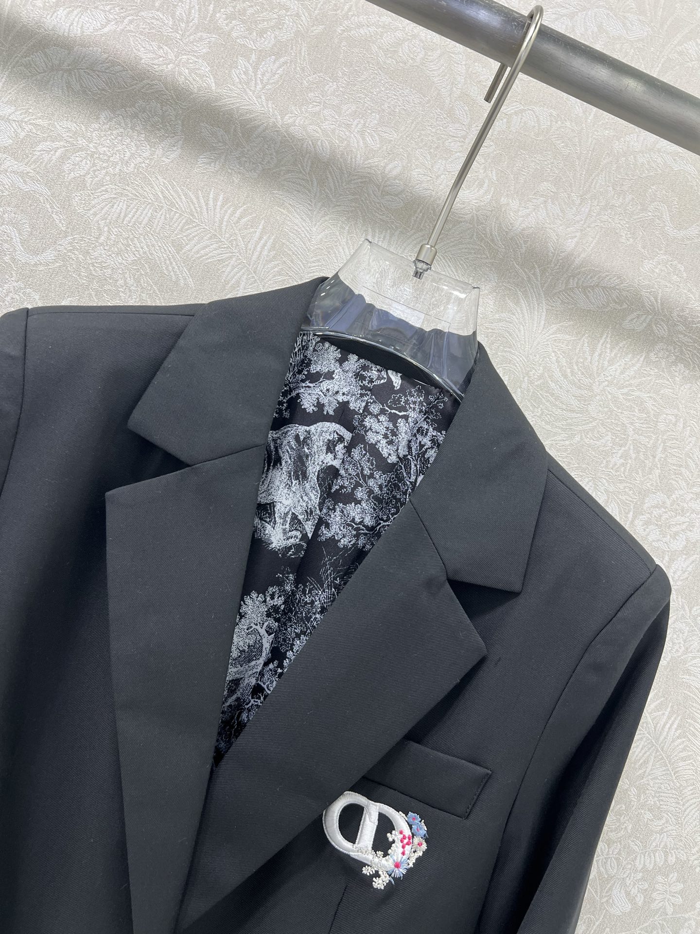 🔥🔥DIO*25新款西装外套 西服面料挺度质感都在线 胸前彩线logo刺绣 内衬经典动物老虎印花 定制五