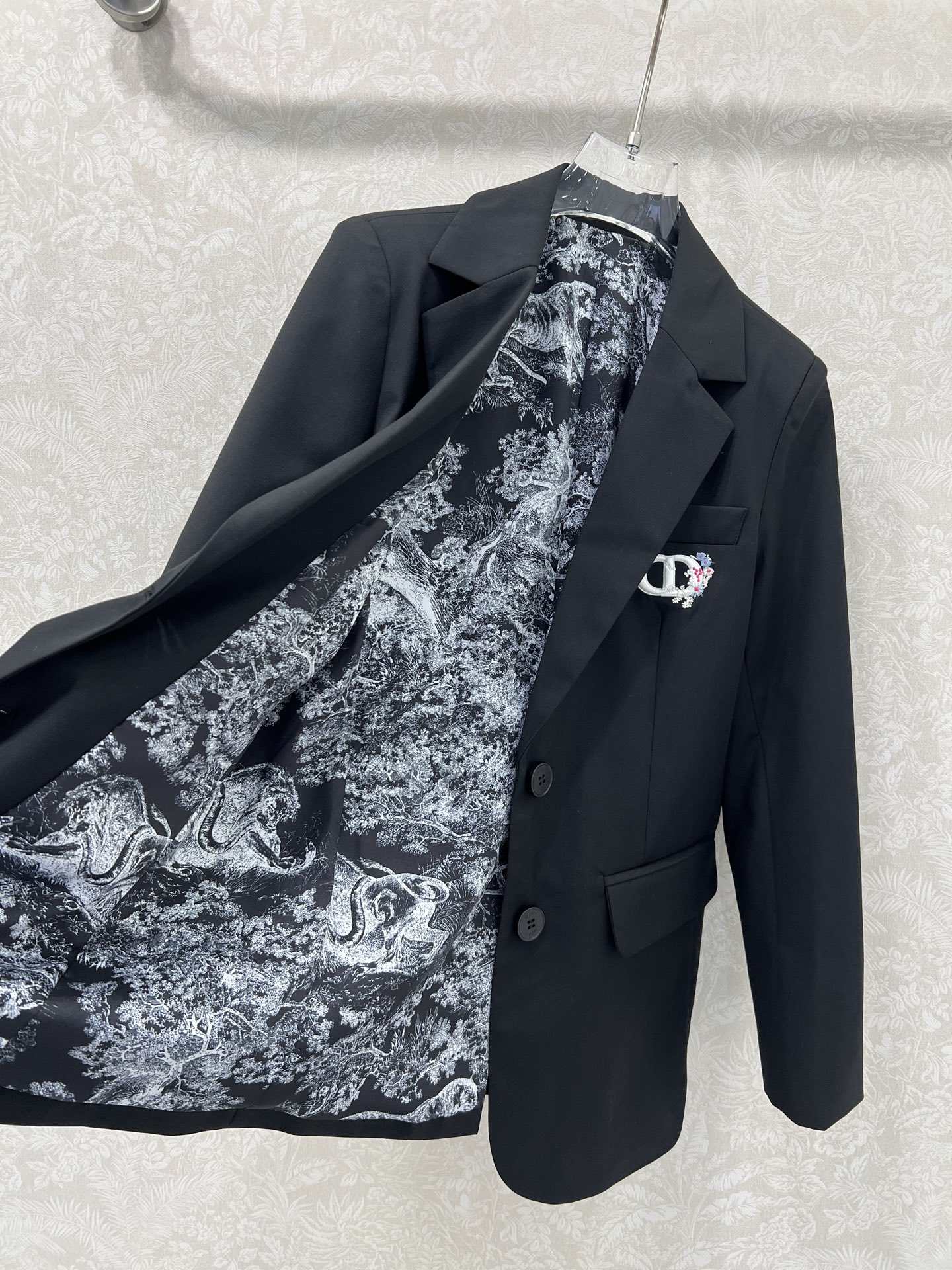 🔥🔥DIO*25新款西装外套 西服面料挺度质感都在线 胸前彩线logo刺绣 内衬经典动物老虎印花 定制五