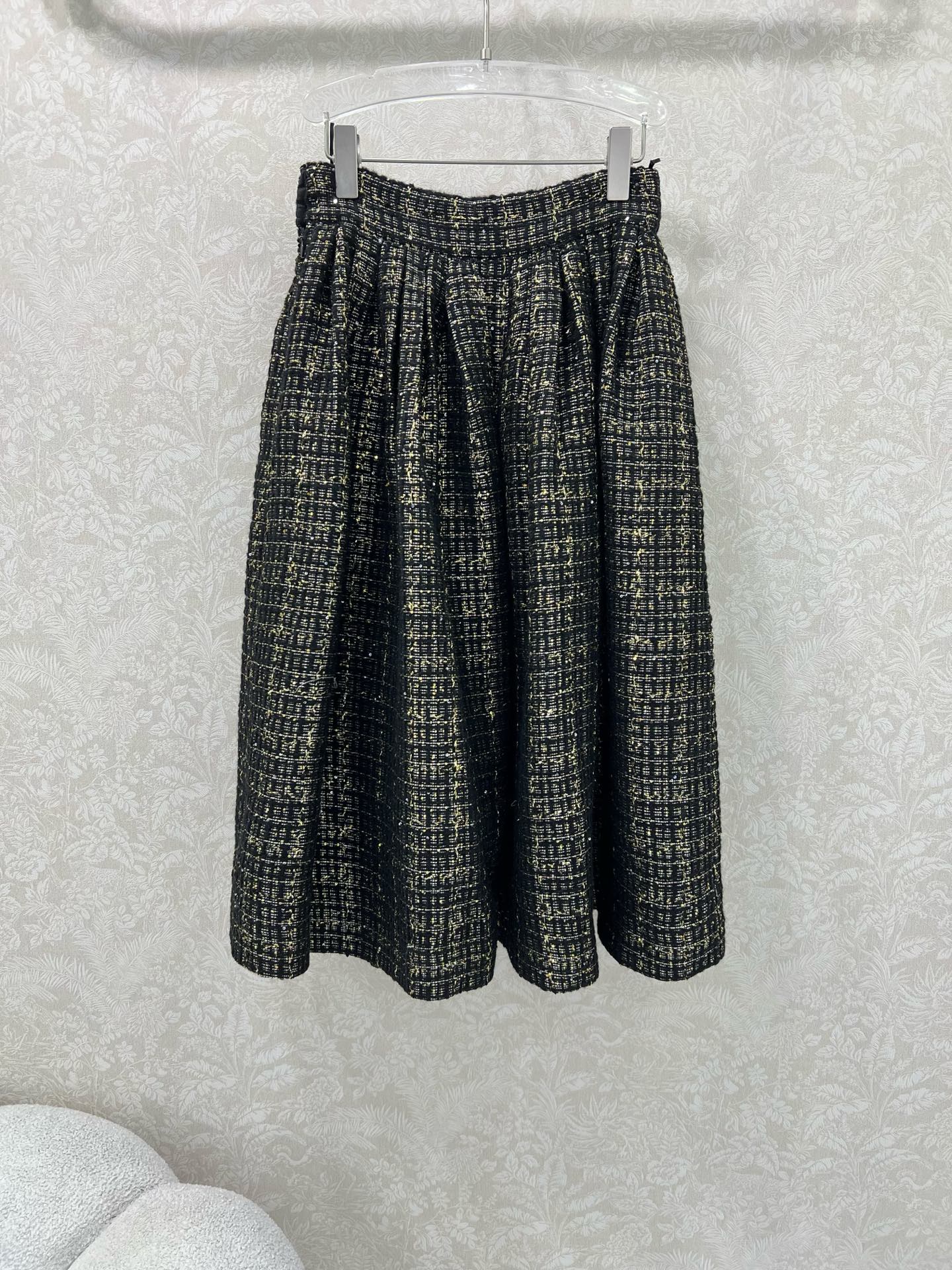 🔥🔥Chan*l25重工高版本内衬100%真丝半裙 进口粗纺羊毛呢材质 质感高级 品相十足 收腰大摆更显