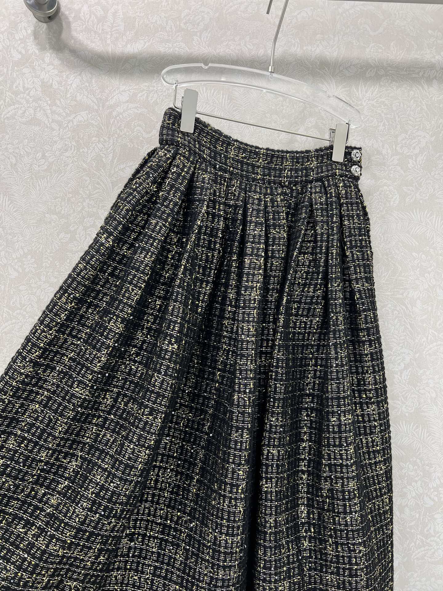 🔥🔥Chan*l25重工高版本内衬100%真丝半裙 进口粗纺羊毛呢材质 质感高级 品相十足 收腰大摆更显