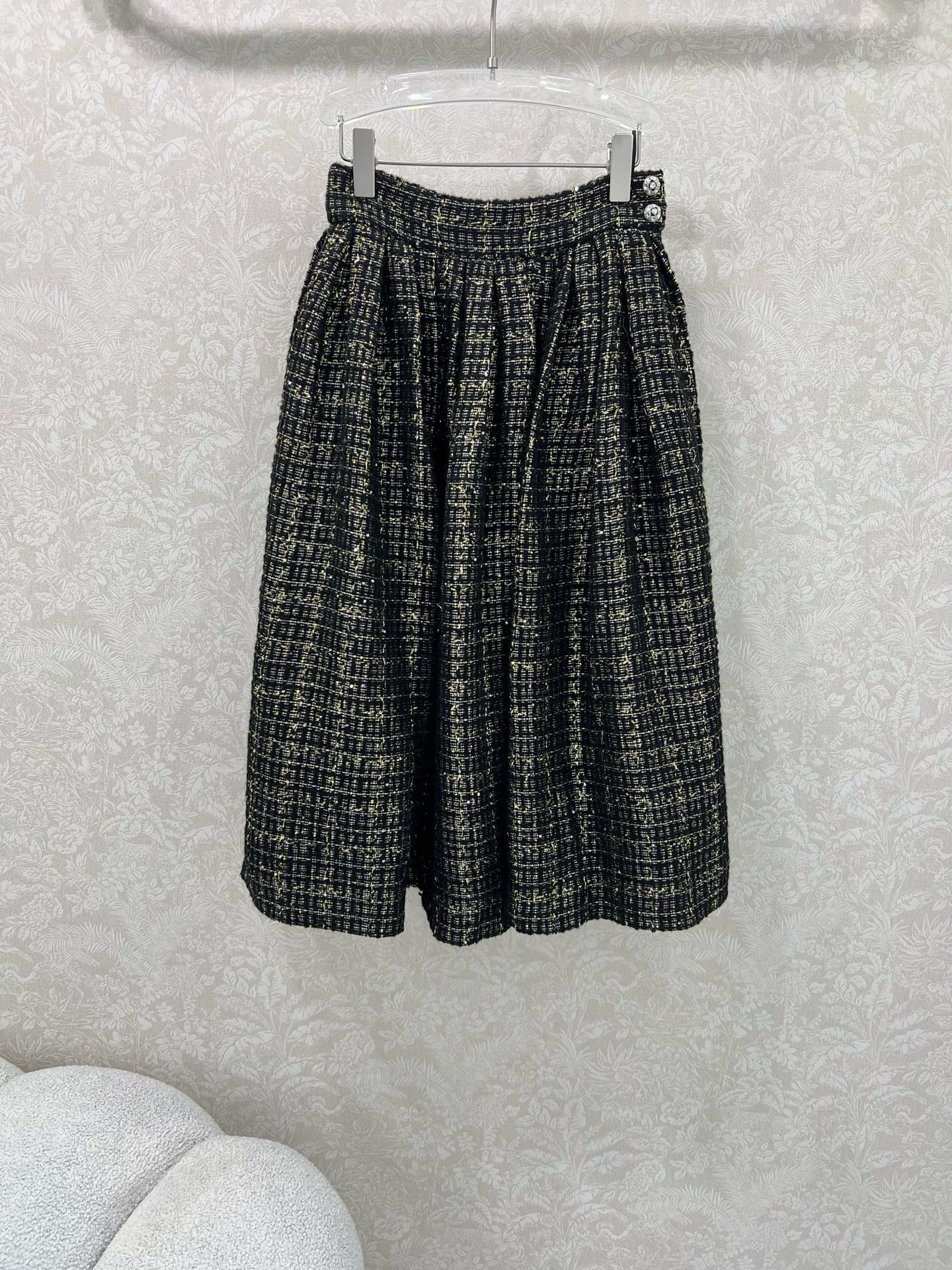 🔥🔥Chan*l25重工高版本内衬100%真丝半裙 进口粗纺羊毛呢材质 质感高级 品相十足 收腰大摆更显