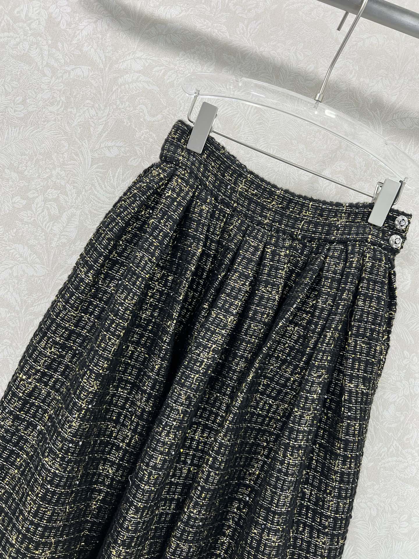 🔥🔥Chan*l25重工高版本内衬100%真丝半裙 进口粗纺羊毛呢材质 质感高级 品相十足 收腰大摆更显