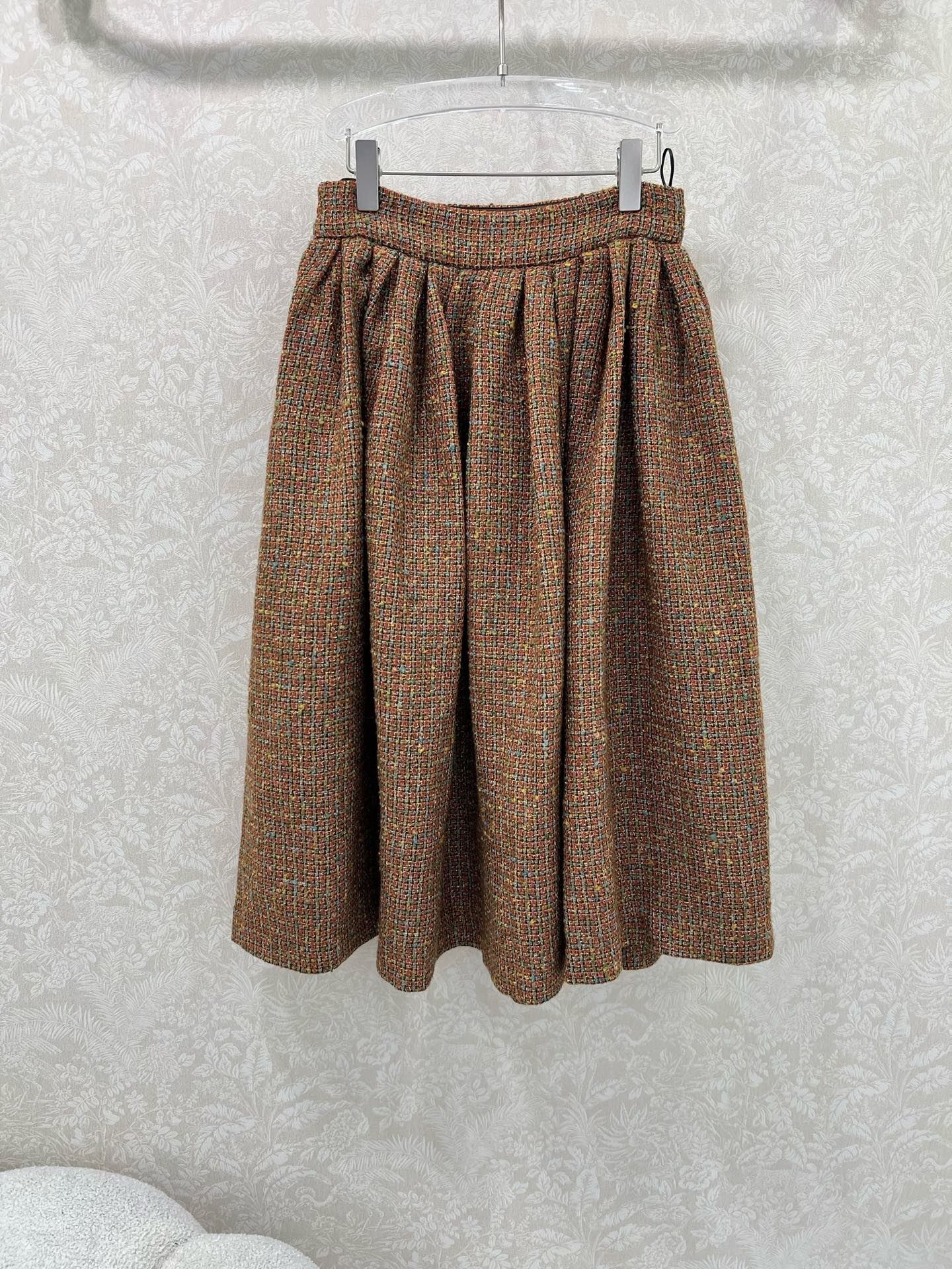 🔥🔥Chan*l25重工高版本内衬100%真丝半裙 进口粗纺羊毛呢材质 质感高级 品相十足 收腰大摆更显