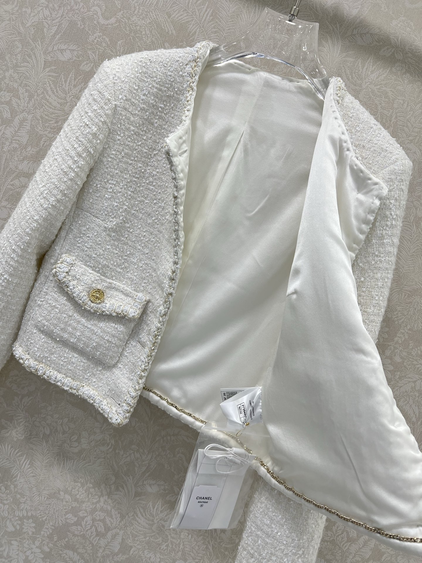 🔥🔥Chan*l粗纺捆边洋装外套 手工坊系列外套 采用原版定制粗花呢面料，手工包边工艺，内里100%真丝