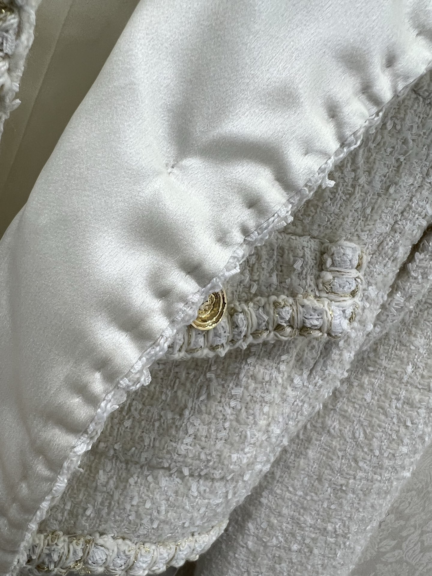 🔥🔥Chan*l粗纺捆边洋装外套 手工坊系列外套 采用原版定制粗花呢面料，手工包边工艺，内里100%真丝