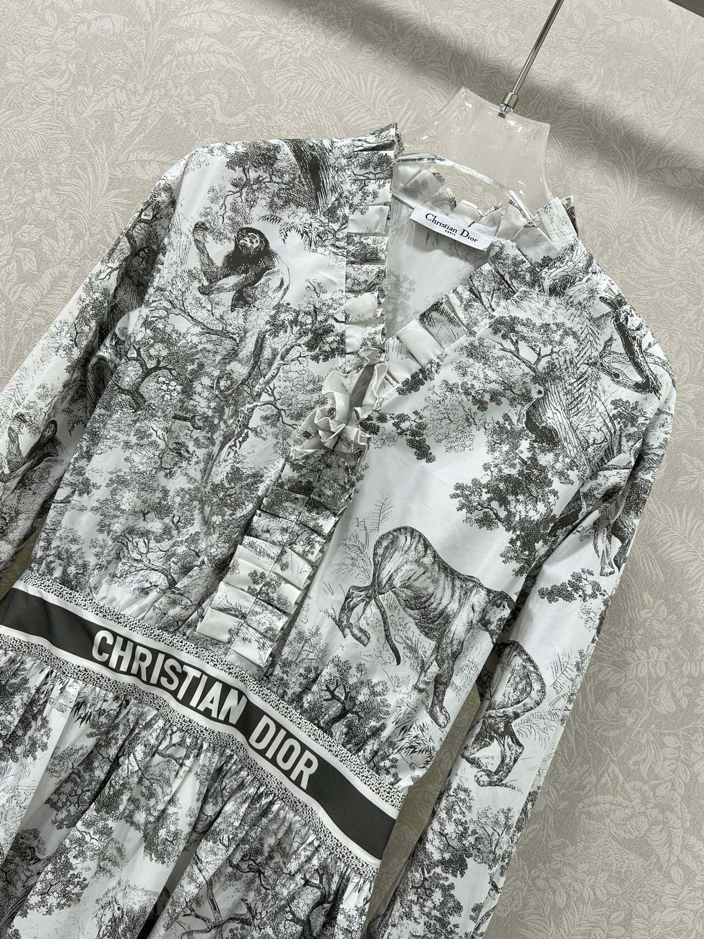 🔥🔥Dio*25新款褶皱前襟长袖连衣裙 日常穿搭首选  经典丛林动物老虎🐅花色 腰间字母logo点缀  