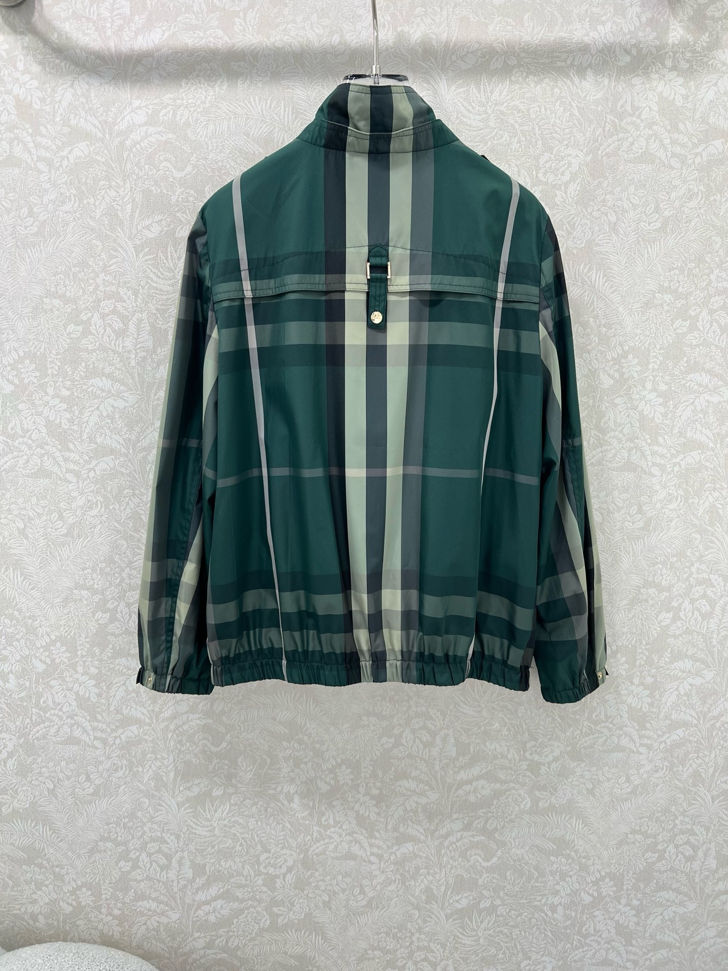 🔥🔥Burbe*ry25新款小立领防晒冲锋衣外套  整体经典格纹内衬呈现 Vintage 复古暗纹格纹。