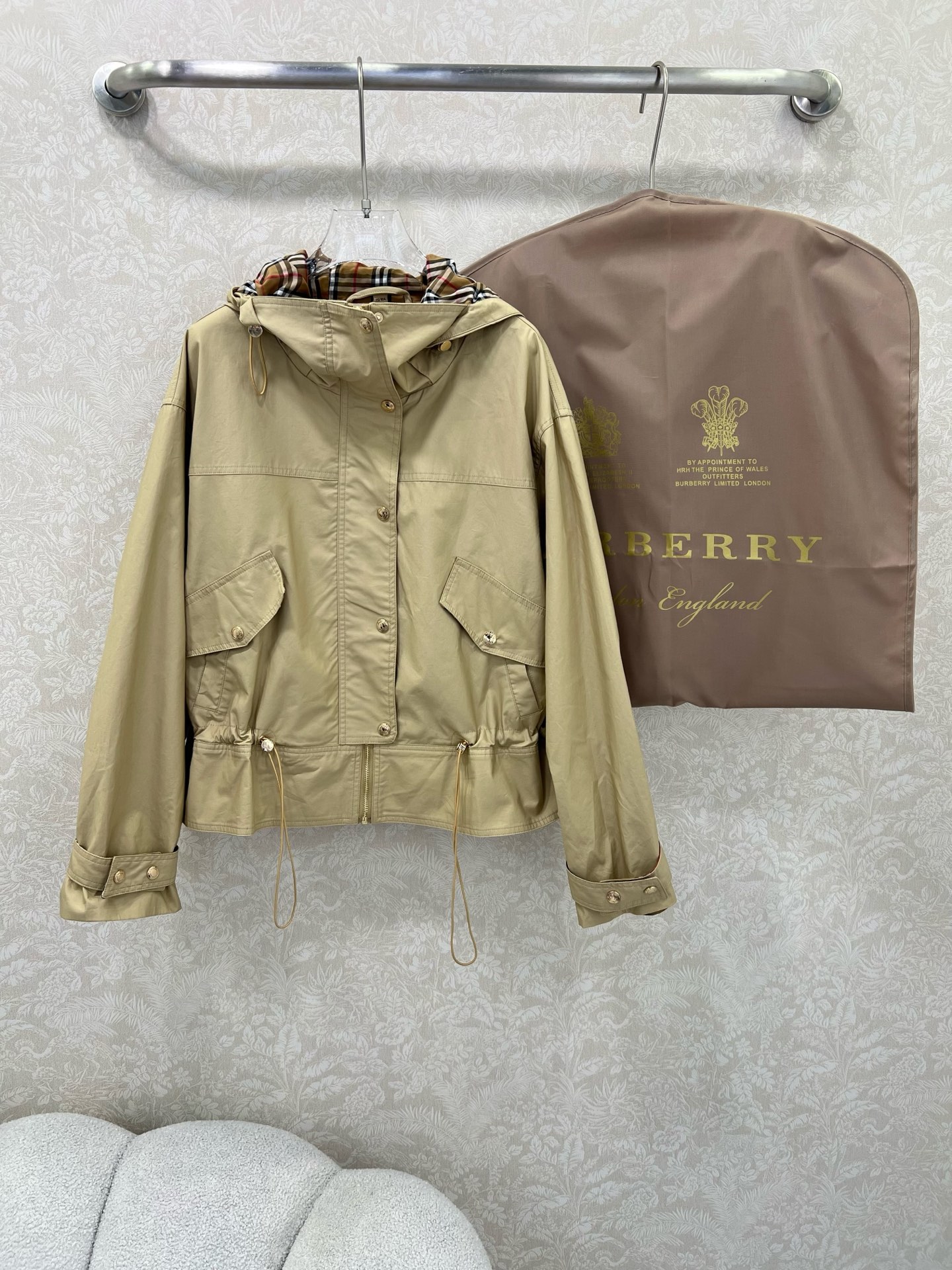 🔥🔥Burbe*ry25新款连帽拉链单排扣夹克外套 （不配防尘袋‼️ ）帽子经典格纹内衬呈现 Vinta