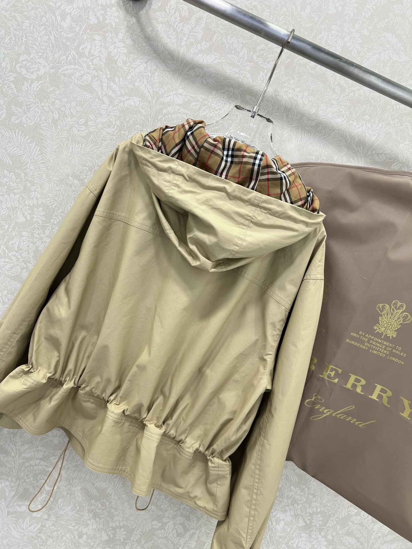 🔥🔥Burbe*ry25新款连帽拉链单排扣夹克外套 （不配防尘袋‼️ ）帽子经典格纹内衬呈现 Vinta