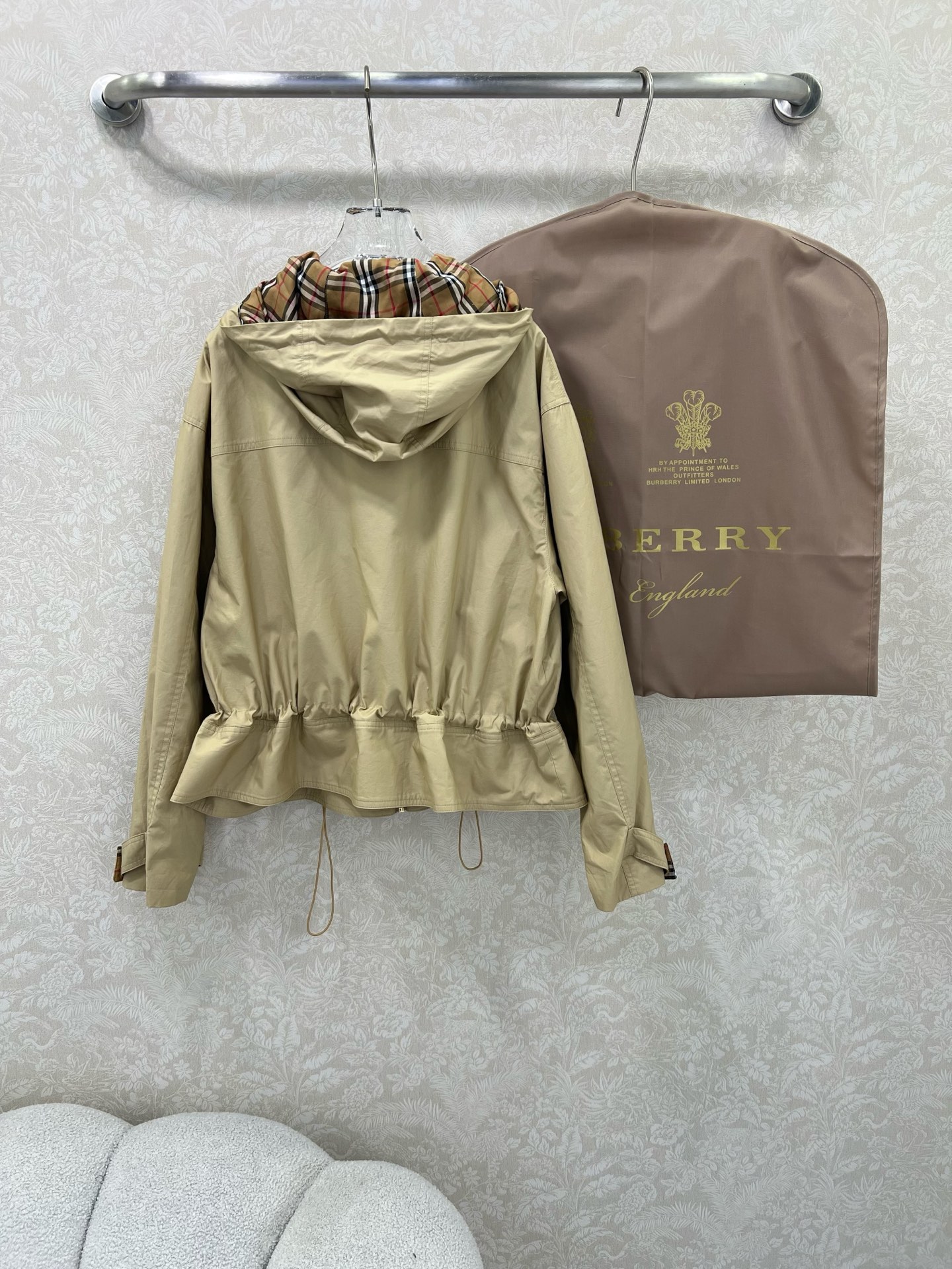 🔥🔥Burbe*ry25新款连帽拉链单排扣夹克外套 （不配防尘袋‼️ ）帽子经典格纹内衬呈现 Vinta