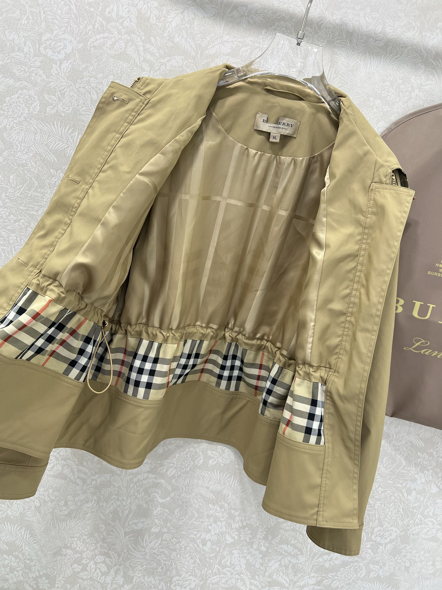 🔥🔥Burbe*ry25新款翻领拉链内单排扣夹克外套 （不配防尘袋‼️）经典拼接格纹内衬呈现 Vinta
