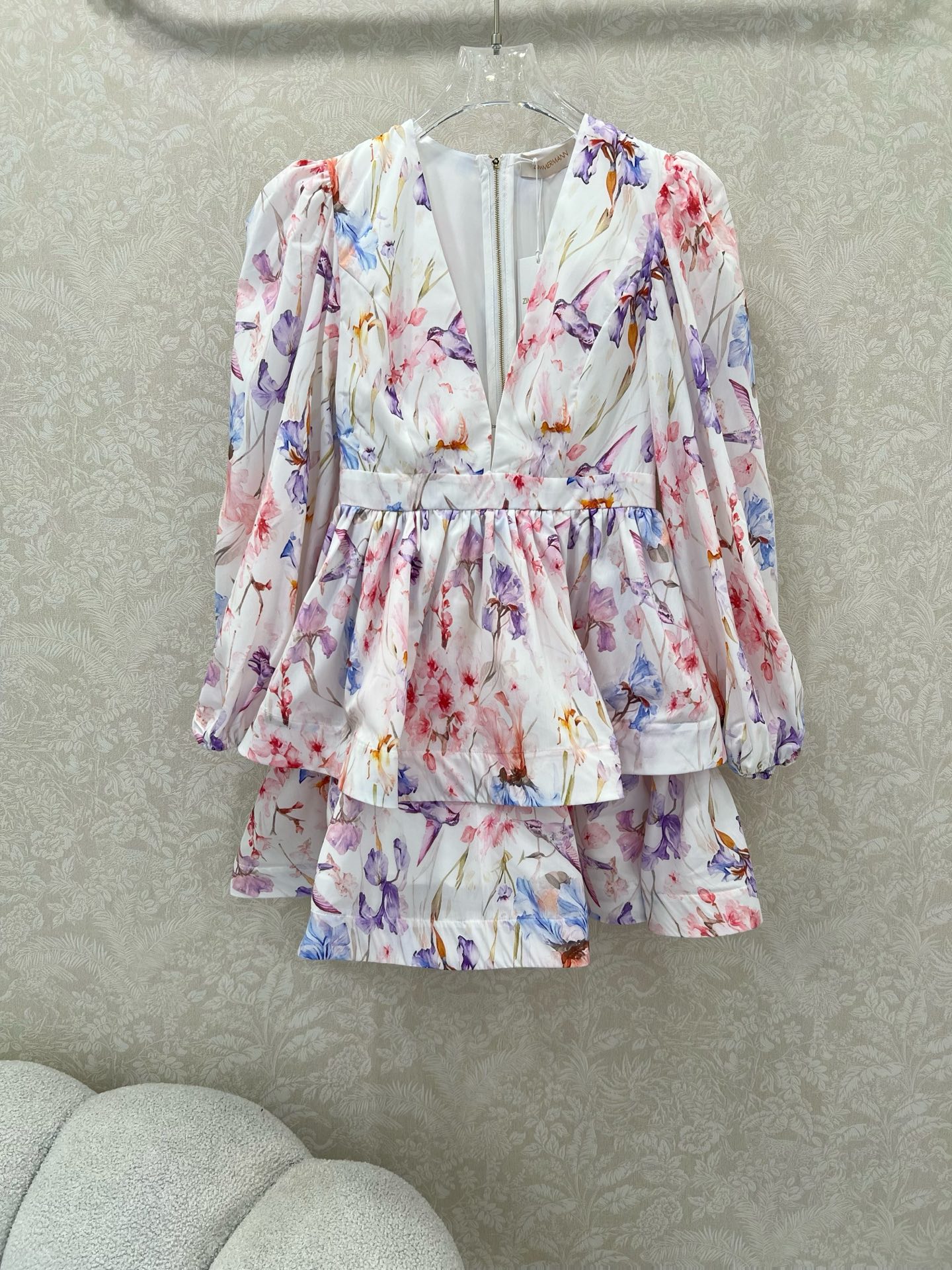 🔥🔥Zimmerman*兹/默曼 25新款花卉花朵🌸印花连衣裙、V领灯笼袖双层下摆设计腰身褶皱勾勒腰线 