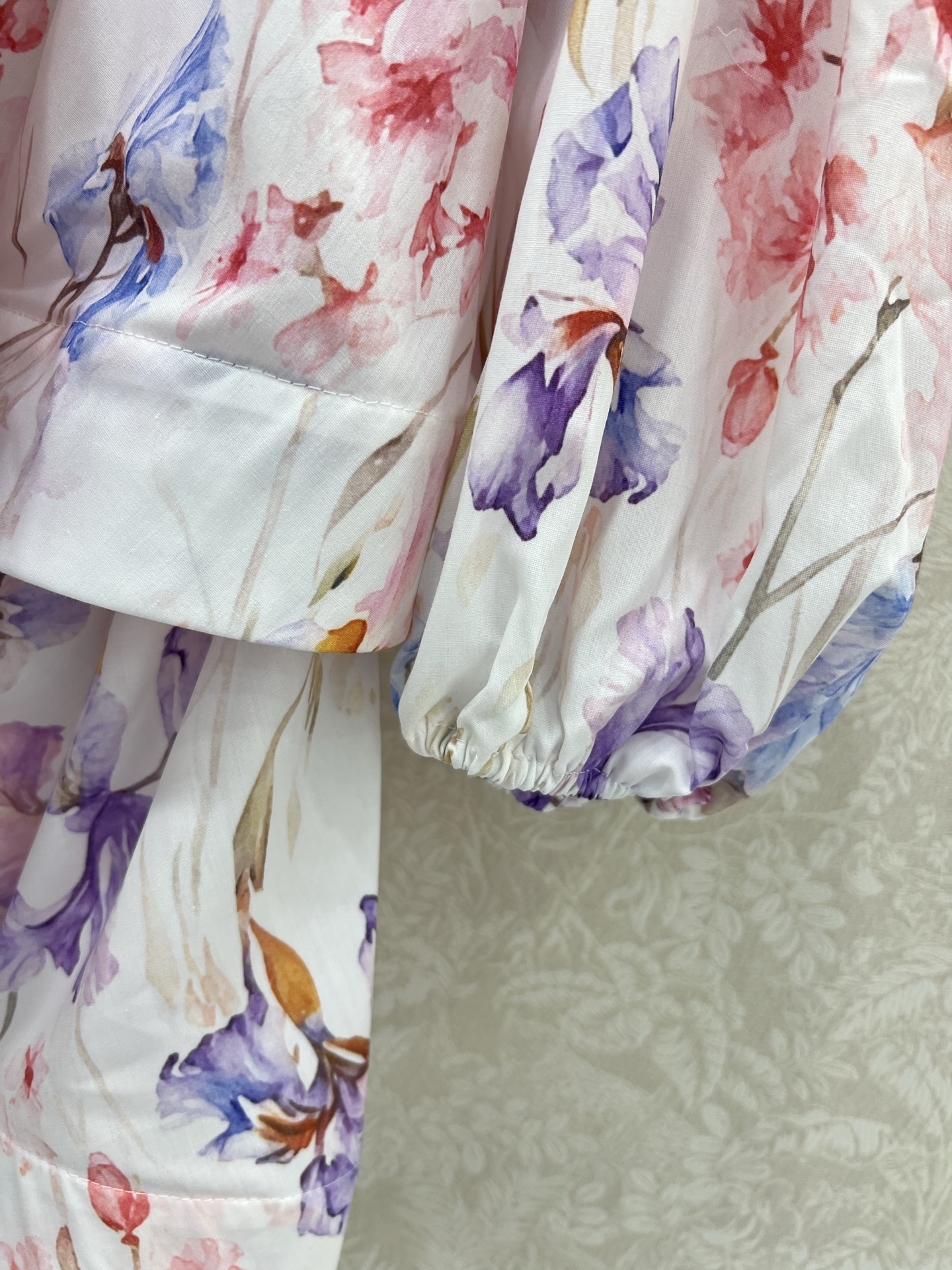 🔥🔥Zimmerman*兹/默曼 25新款花卉花朵🌸印花连衣裙、V领灯笼袖双层下摆设计腰身褶皱勾勒腰线 