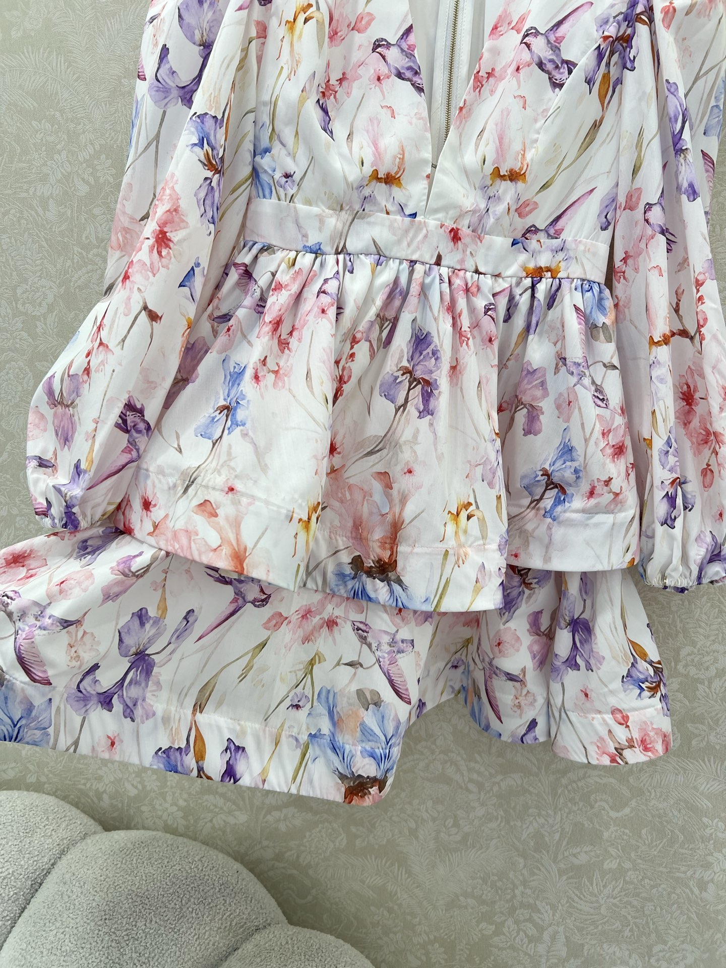 🔥🔥Zimmerman*兹/默曼 25新款花卉花朵🌸印花连衣裙、V领灯笼袖双层下摆设计腰身褶皱勾勒腰线 