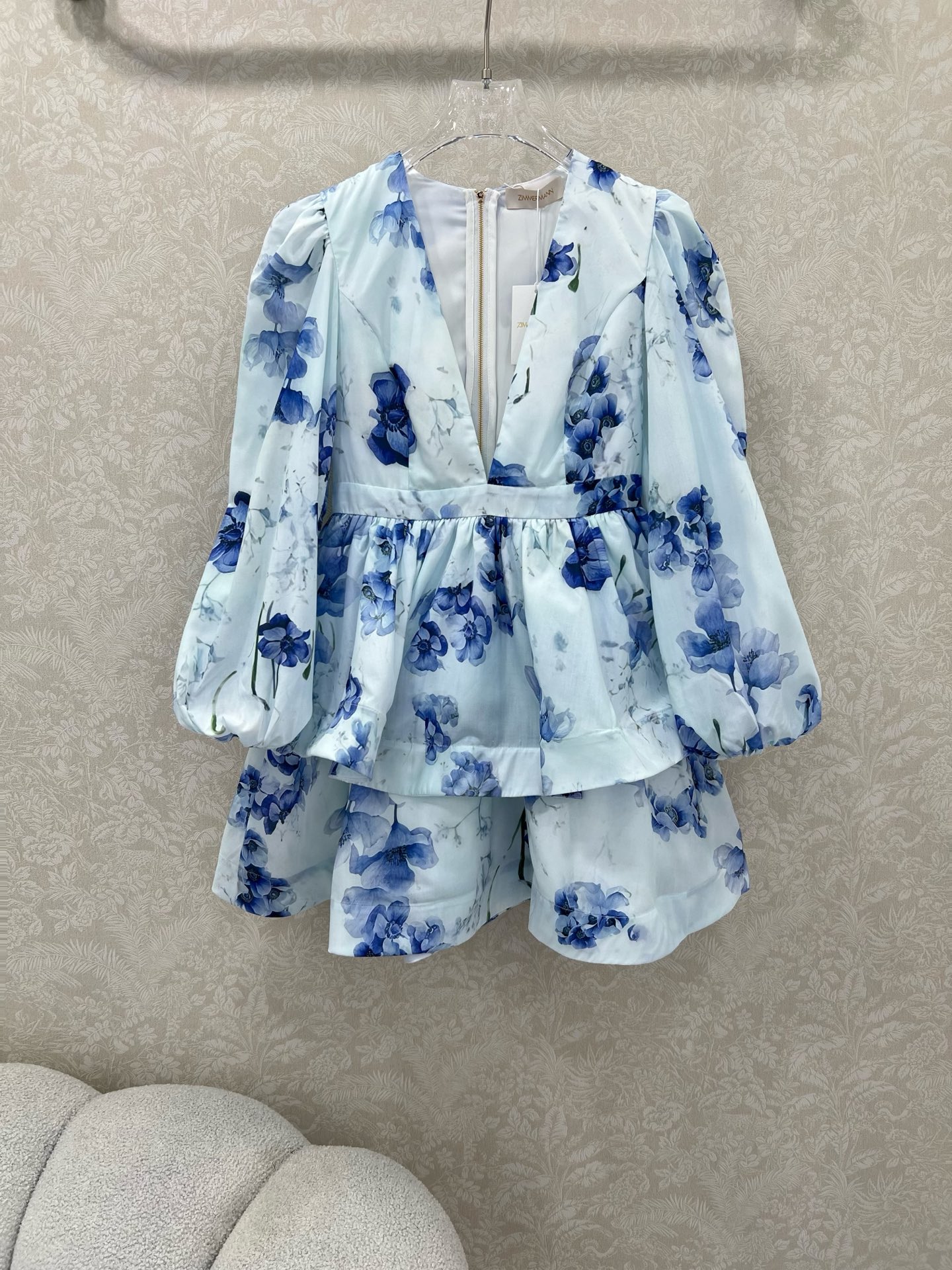 🔥🔥Zimmerman*兹/默曼 25新款花卉花朵🌸印花连衣裙、V领灯笼袖双层下摆设计腰身褶皱勾勒腰线 