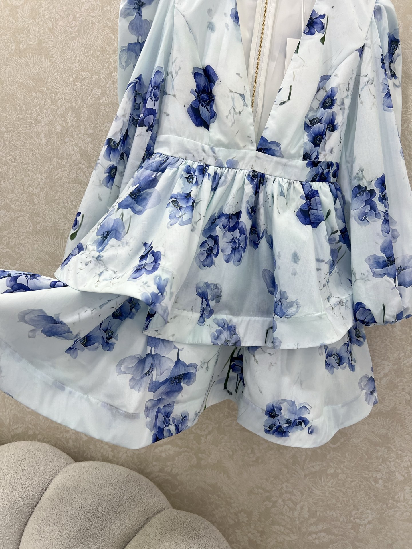 🔥🔥Zimmerman*兹/默曼 25新款花卉花朵🌸印花连衣裙、V领灯笼袖双层下摆设计腰身褶皱勾勒腰线 