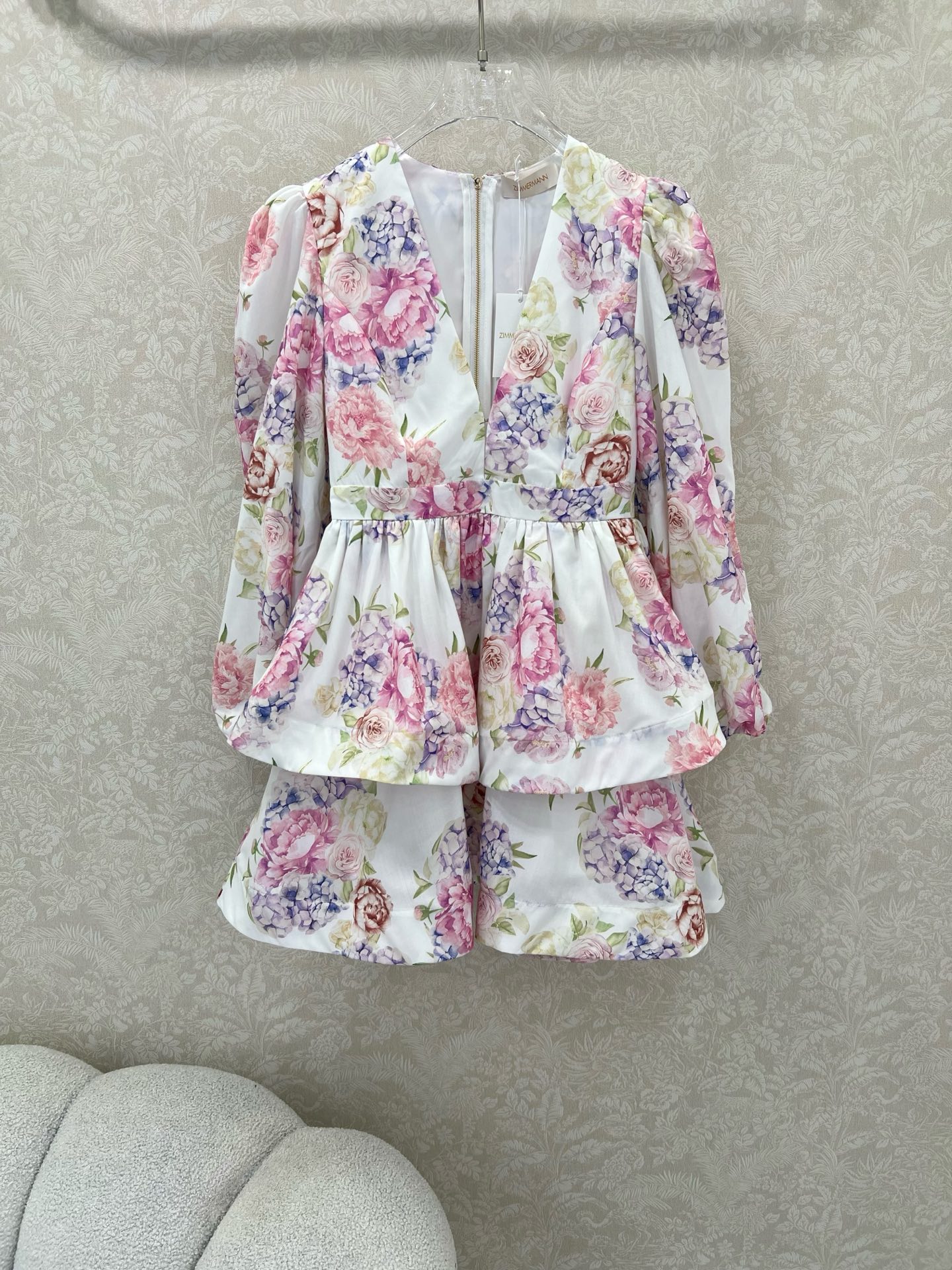 🔥🔥Zimmerman*兹/默曼 25新款花卉花朵🌸印花连衣裙、V领灯笼袖双层下摆设计腰身褶皱勾勒腰线 