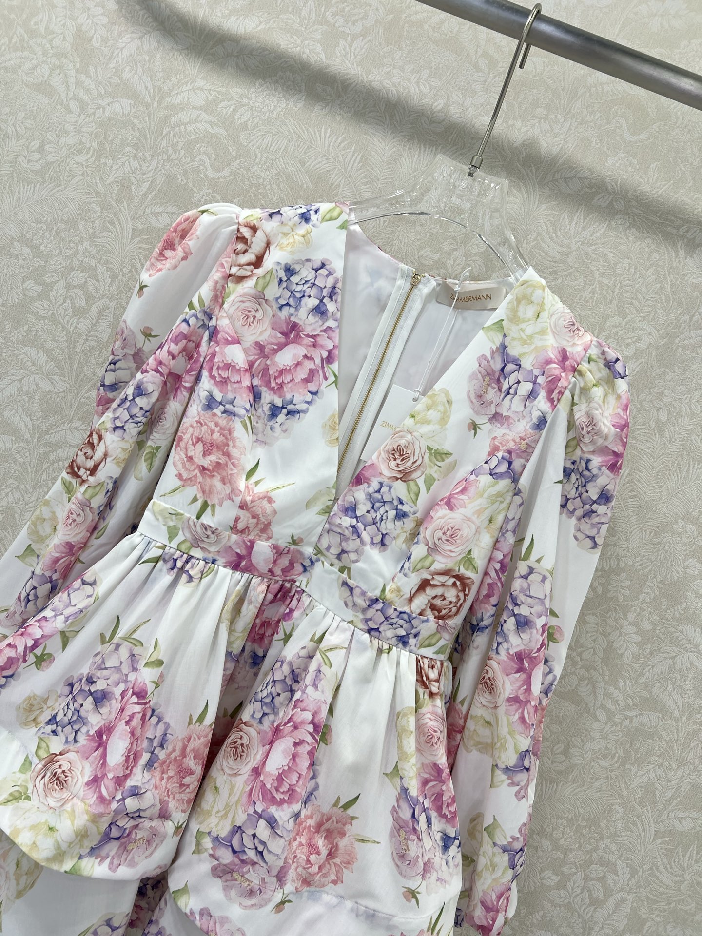 🔥🔥Zimmerman*兹/默曼 25新款花卉花朵🌸印花连衣裙、V领灯笼袖双层下摆设计腰身褶皱勾勒腰线 