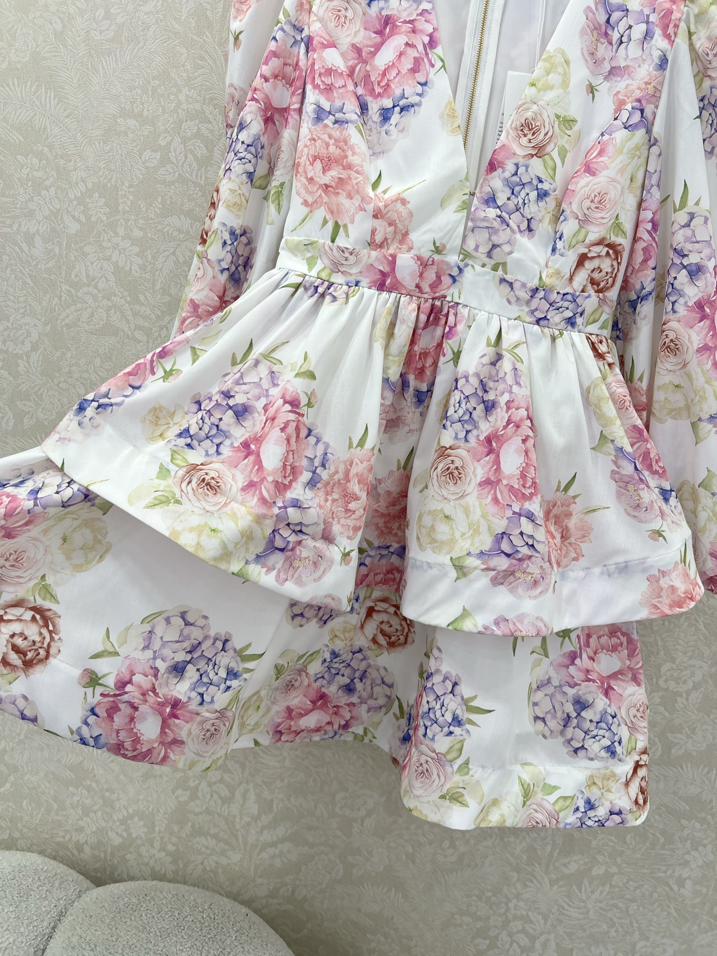 🔥🔥Zimmerman*兹/默曼 25新款花卉花朵🌸印花连衣裙、V领灯笼袖双层下摆设计腰身褶皱勾勒腰线 