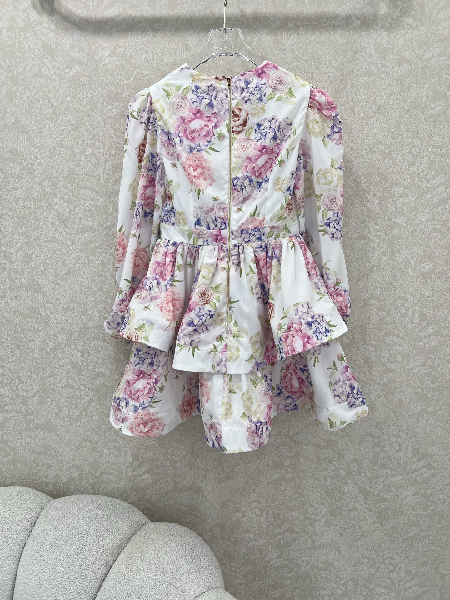 🔥🔥Zimmerman*兹/默曼 25新款花卉花朵🌸印花连衣裙、V领灯笼袖双层下摆设计腰身褶皱勾勒腰线 