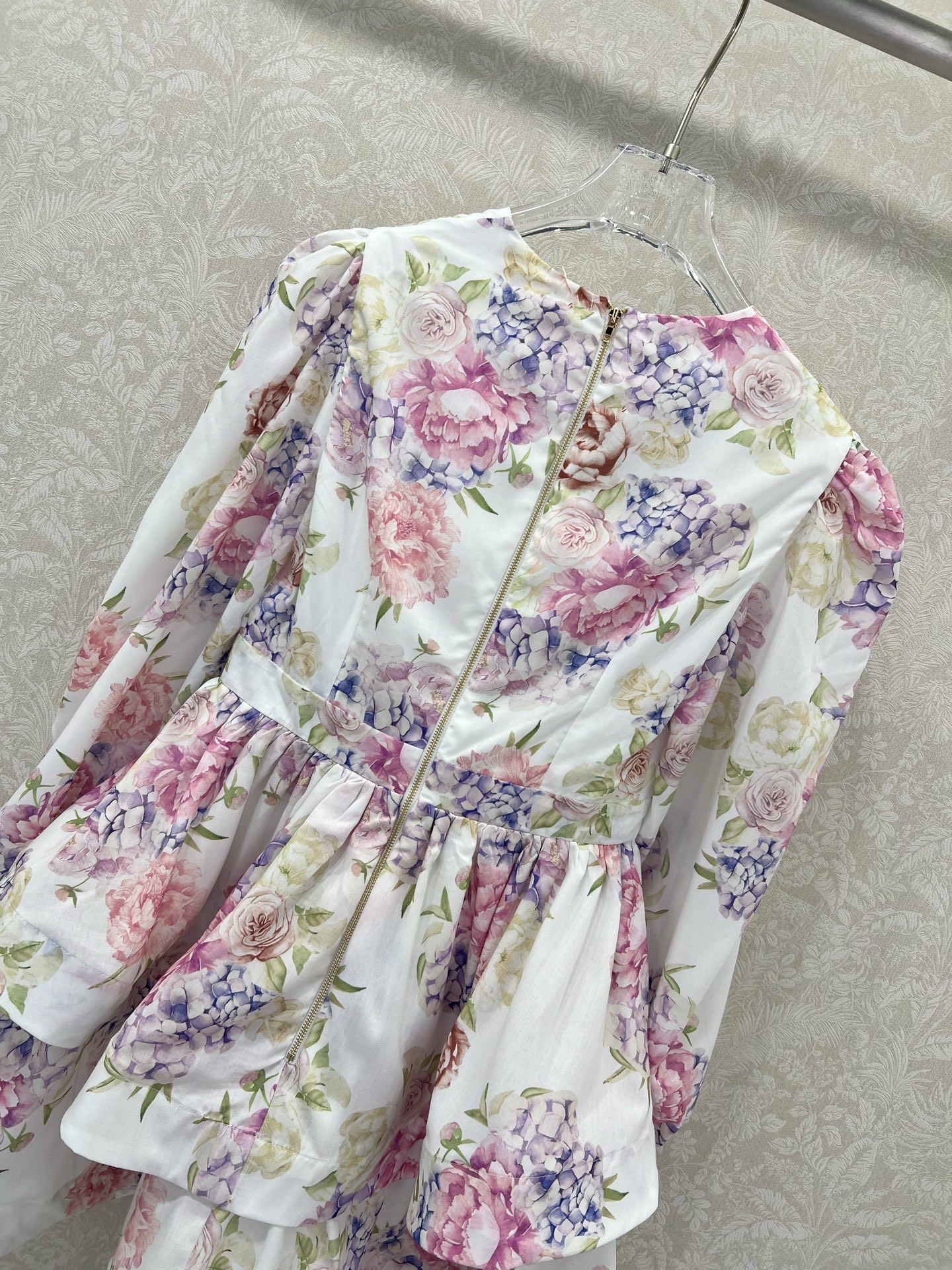 🔥🔥Zimmerman*兹/默曼 25新款花卉花朵🌸印花连衣裙、V领灯笼袖双层下摆设计腰身褶皱勾勒腰线 