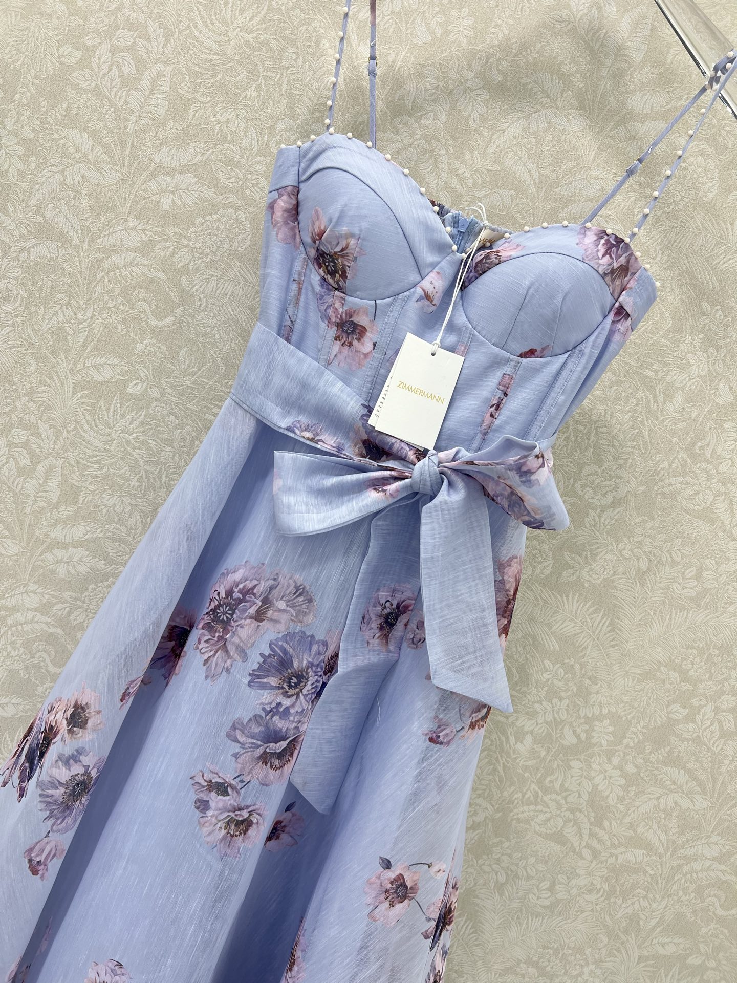 🔥🔥ZIMMERM*25新款玫瑰花印花吊带连衣裙 肩带订钻腰身褶皱勾勒腰线  选用亚麻面料制成，让人眼前