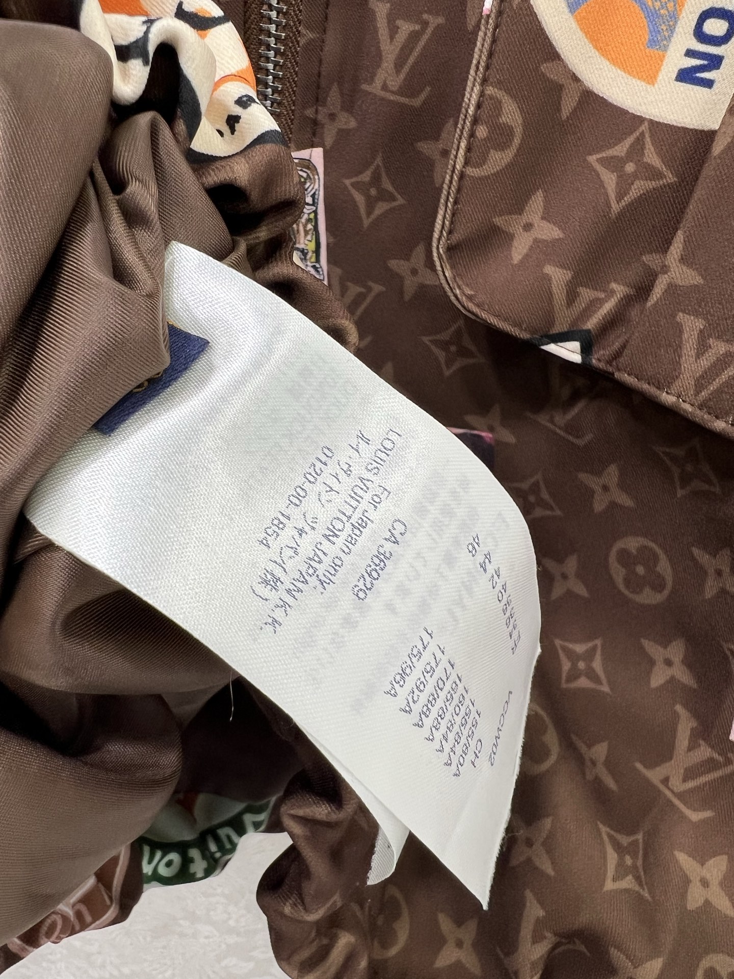 🔥🔥 Louis Vuitt*n25新款经典海报图标老花印花外套 立体剪裁下摆收紧版型 定制五金 胸前口