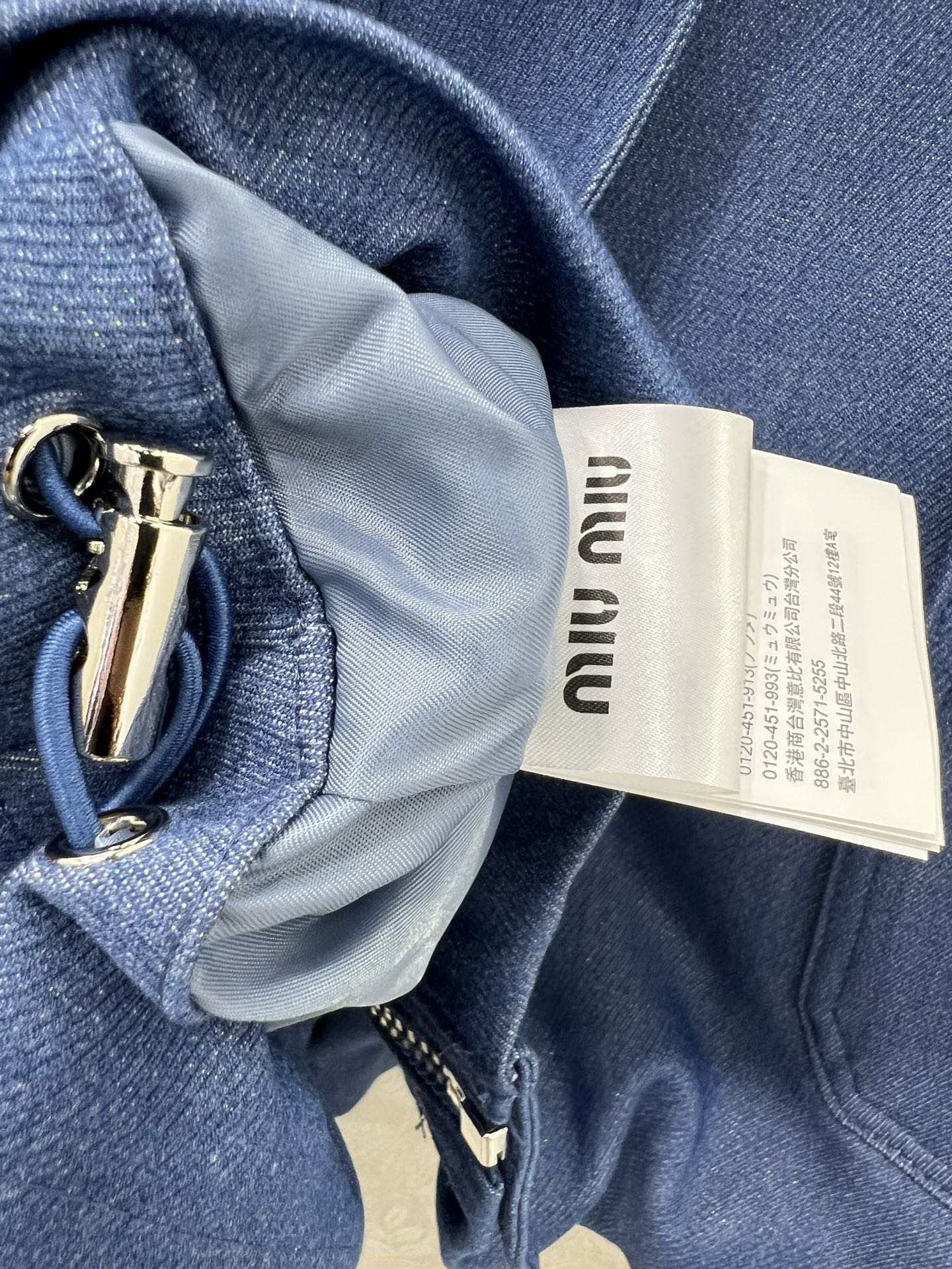🔥🔥miumi* 25早秋新款logo刺绣牛仔外套  复古酵素洗水高级牛仔 纯色系设计时髦又高级！可甜可
