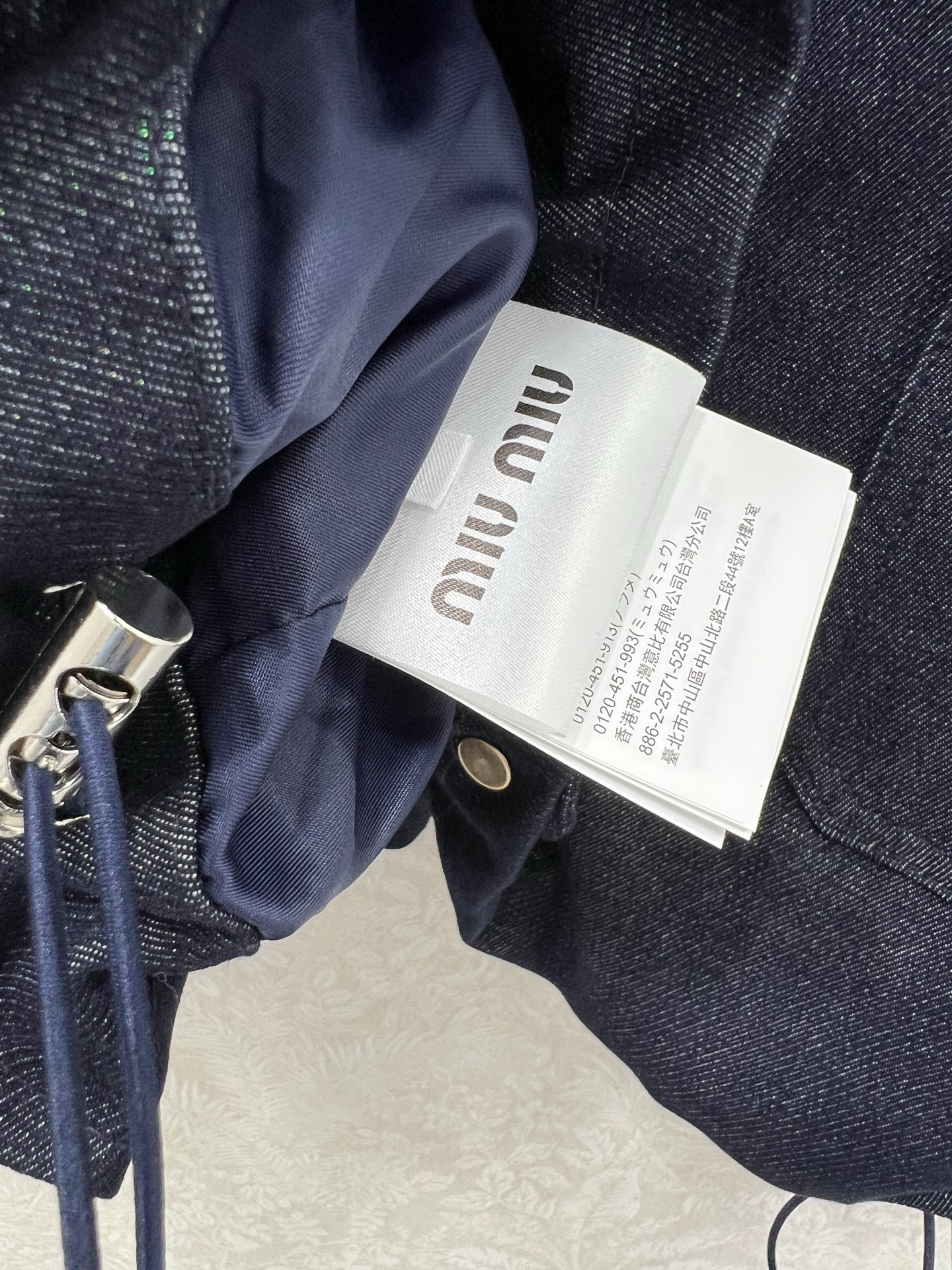 🔥🔥miumi* 25早秋新款logo刺绣牛仔外套  复古酵素洗水高级牛仔 纯色系设计时髦又高级！可甜可
